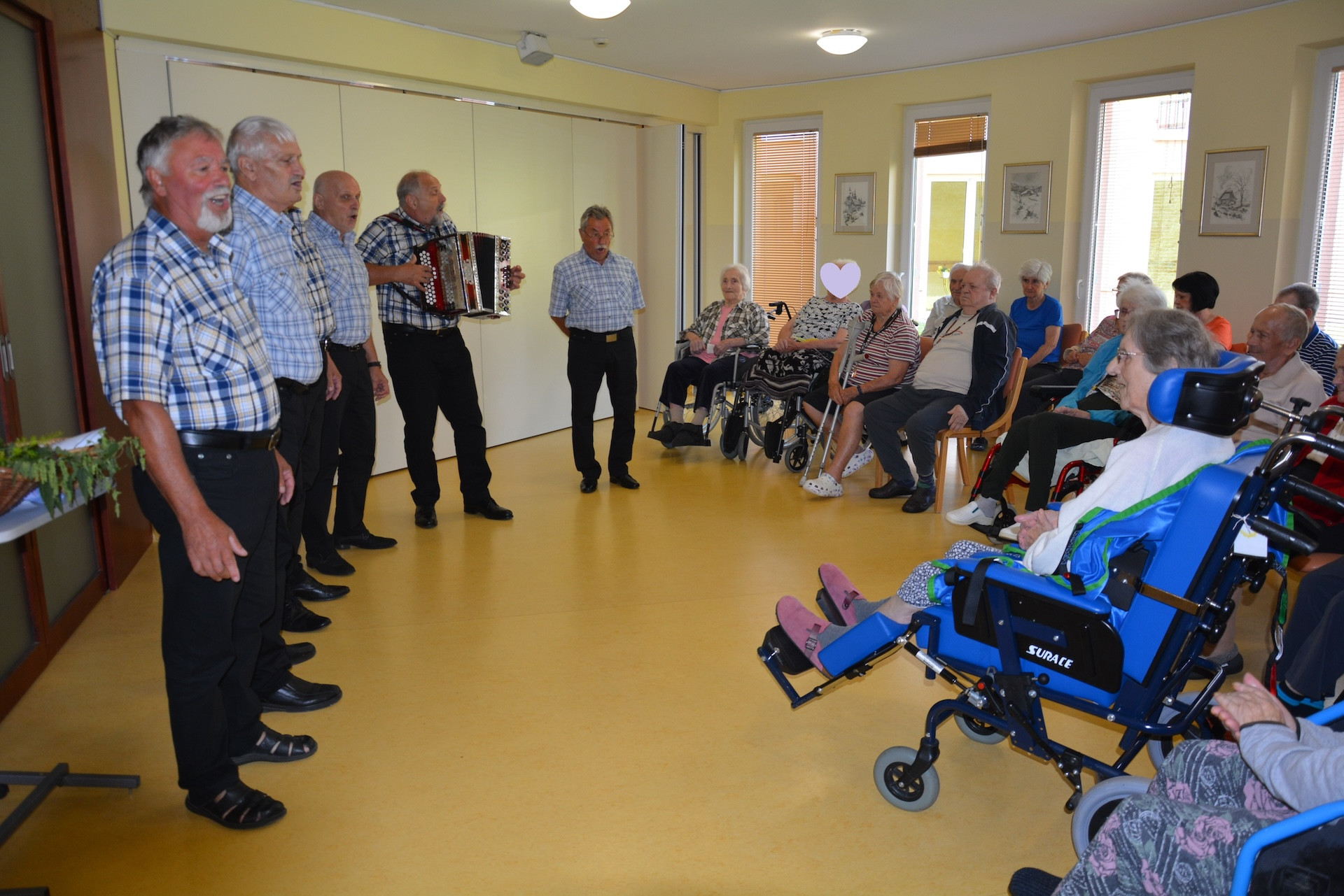 Imeti je lepo prijatelje ob sebi