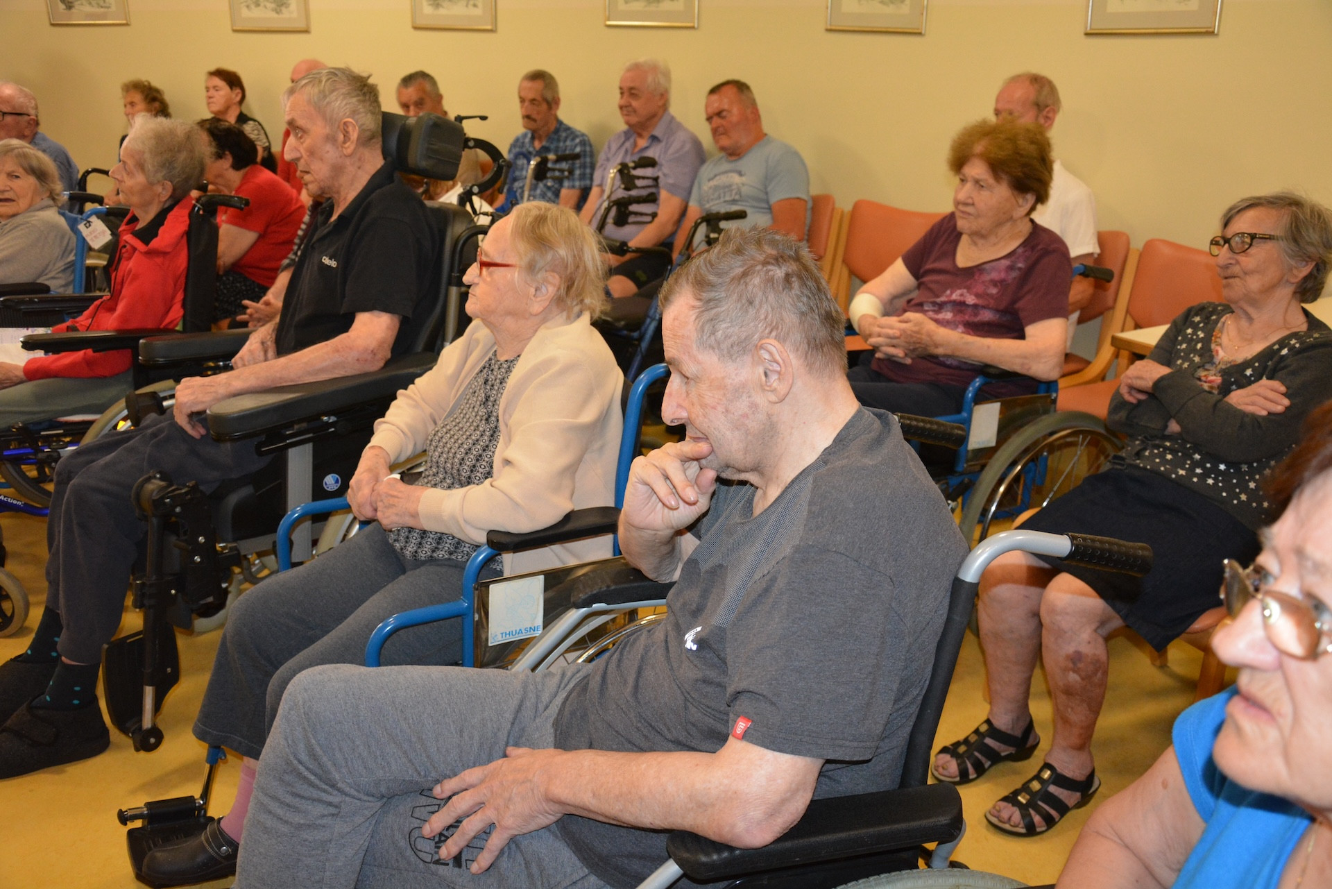 Imeti je lepo prijatelje ob sebi