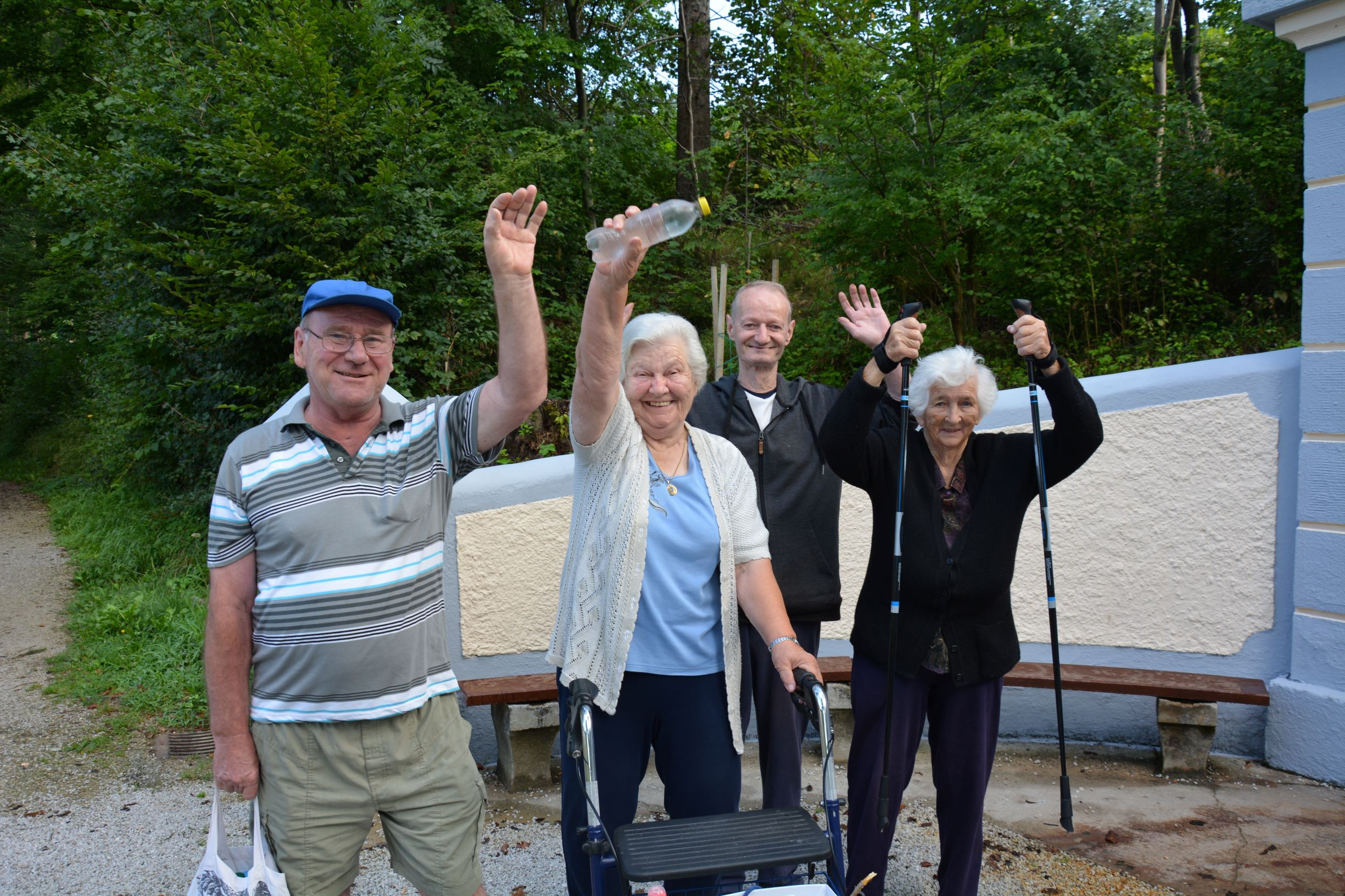 Izvirska voda in sprehod po gozdu