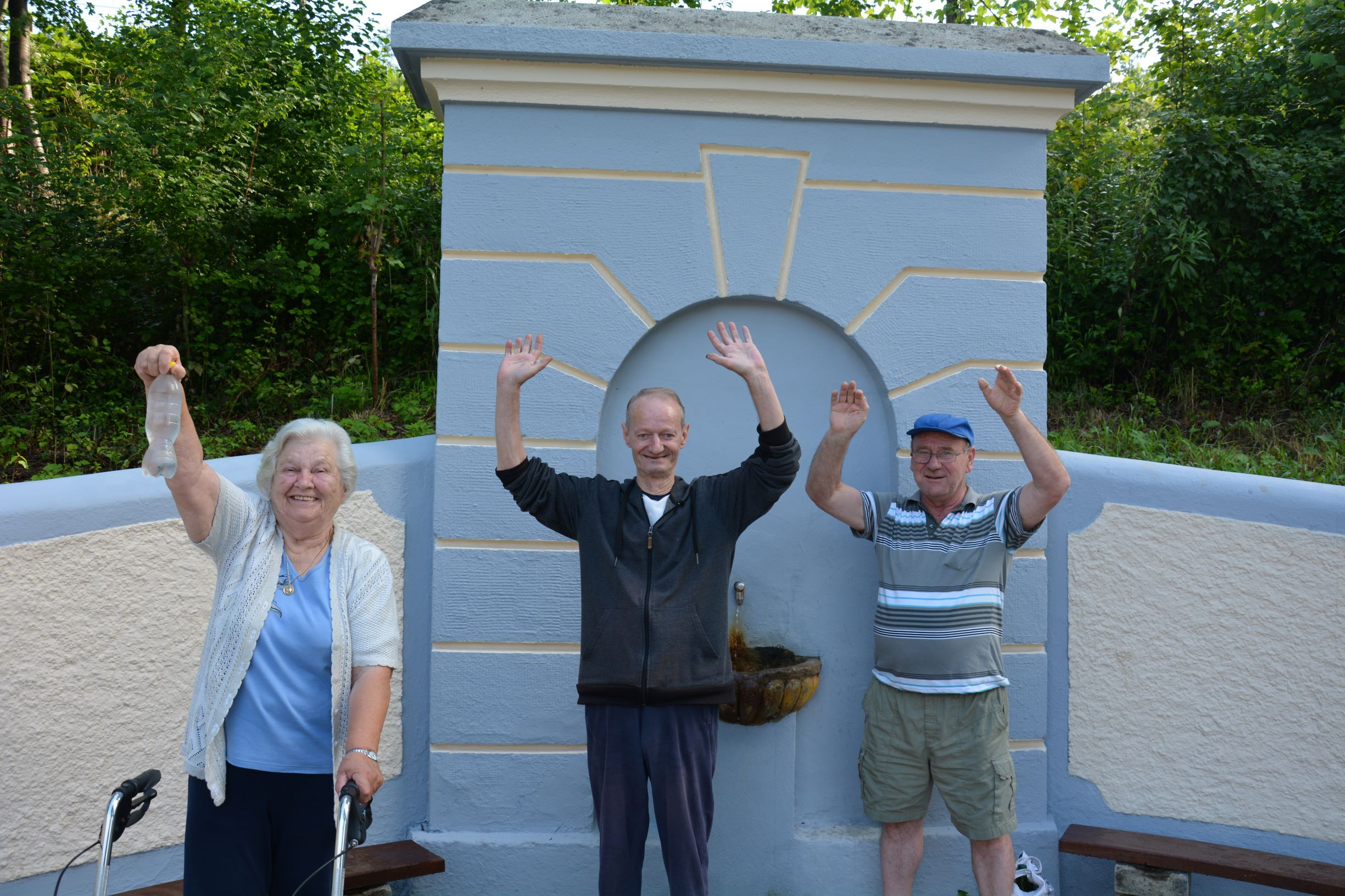 Izvirska voda in sprehod po gozdu