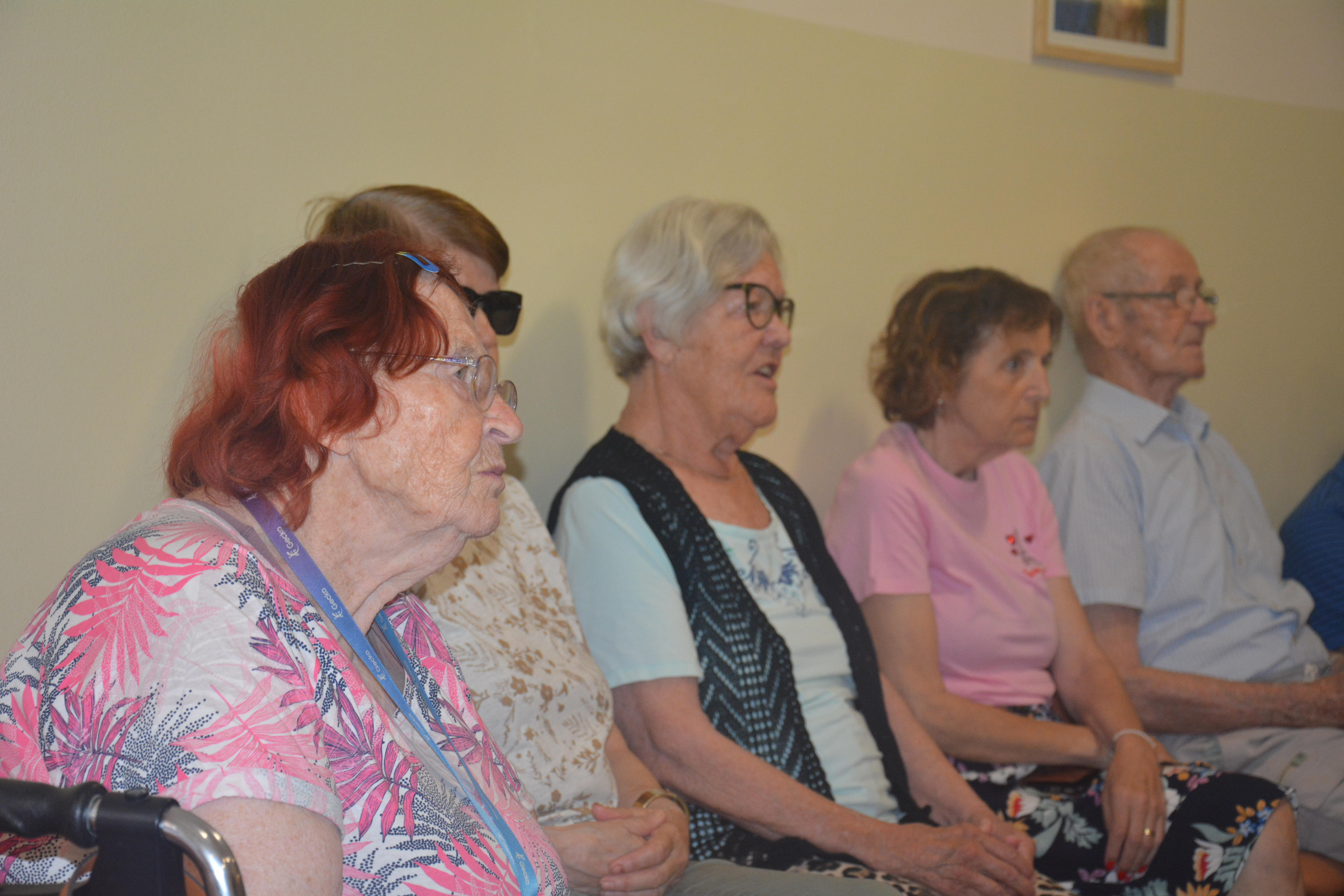 Jesensko cvetje z ljudskimi pesmimi