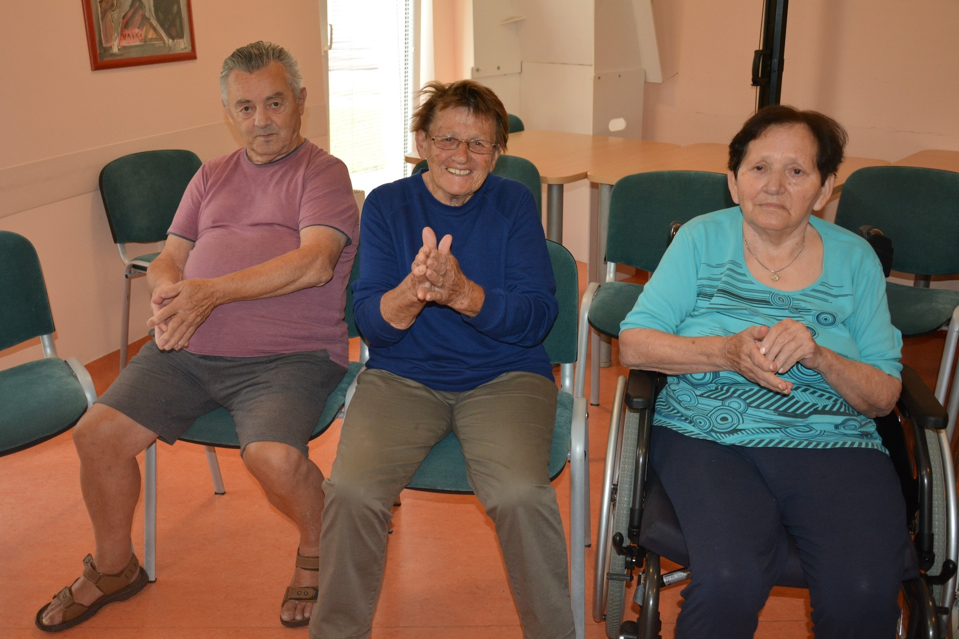 Joga smeha in otvoritev razstave