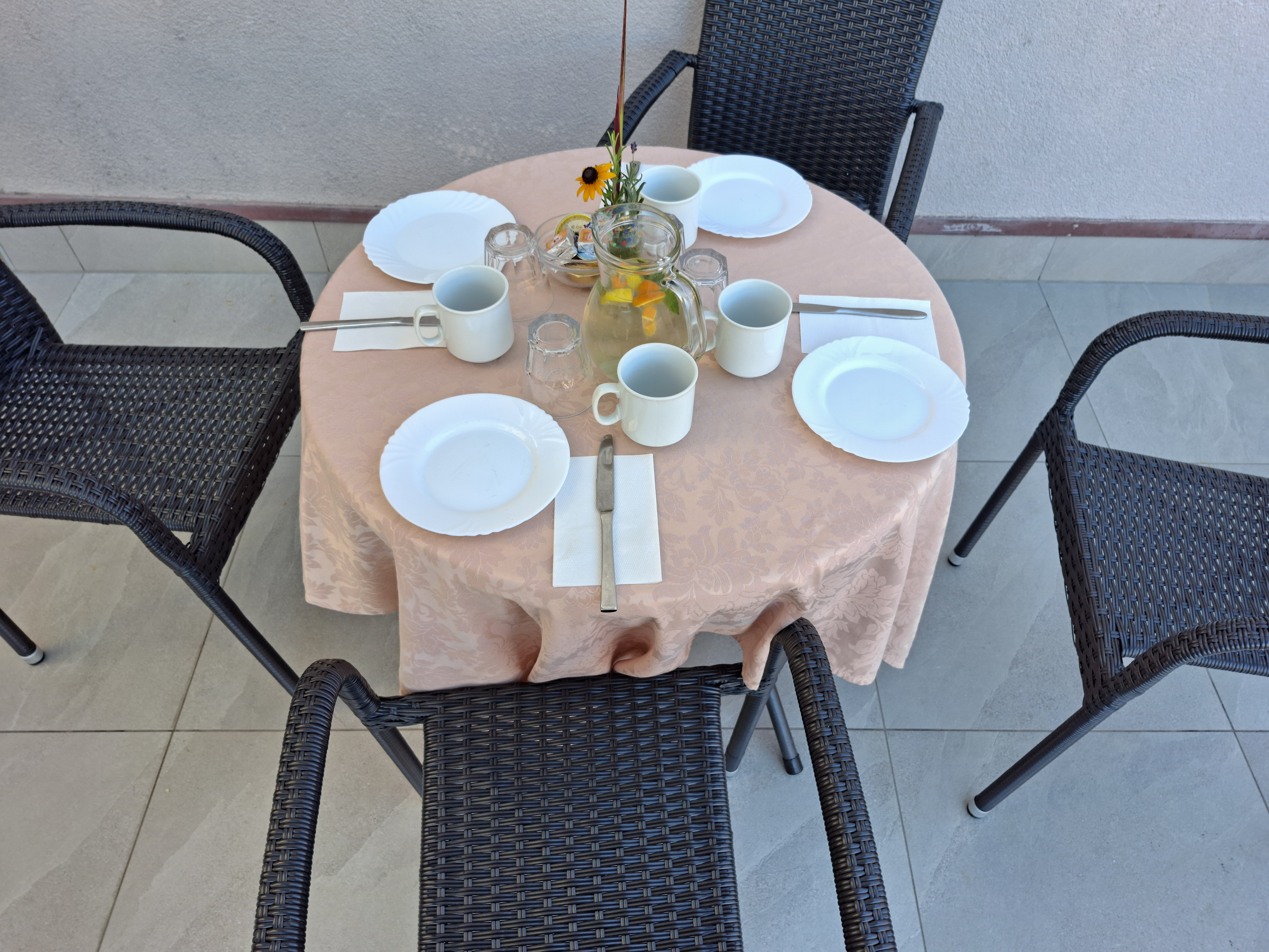 JUTRO, KI SE ZAČNE DRUGAČE