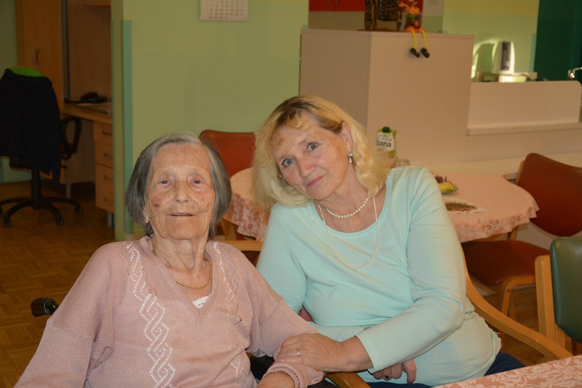 Klub svojcev skupin Ob potoku, Ena A in Rožmarin