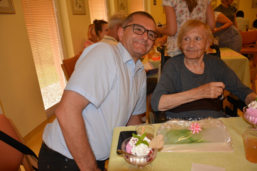 Klubi svojcev negovalnih skupin