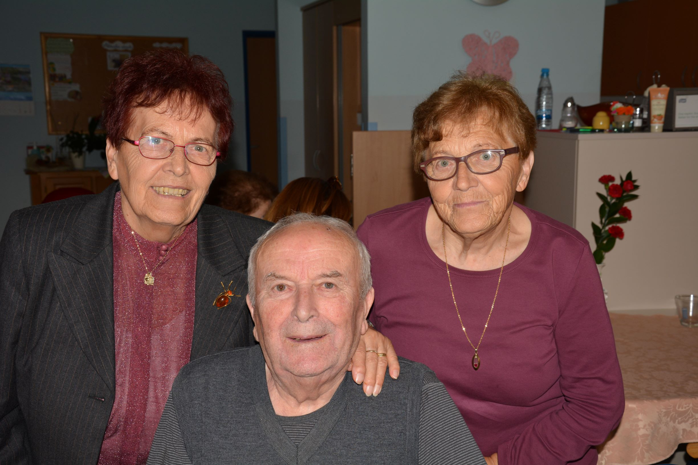 KLUBI SVOJCEV SKUPIN MAVRICA IN MODRIJANI