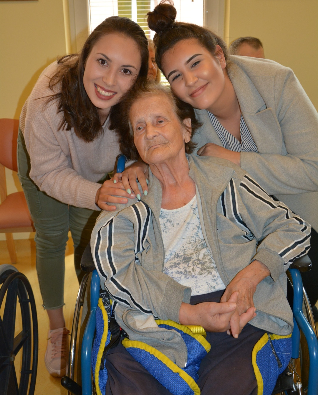 Klubi svojcev za skupini Mavrica in Modrijani