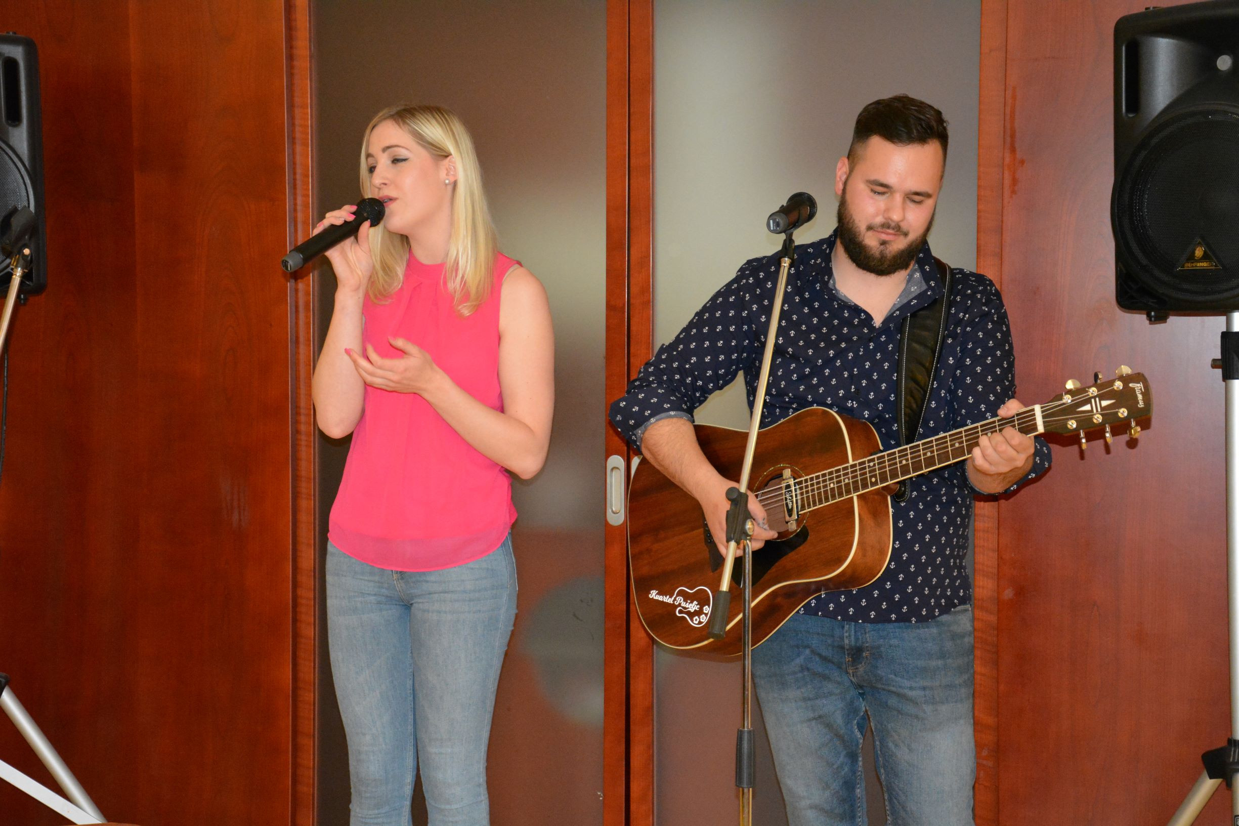 Klubi svojcev za skupini Mavrica in Modrijani