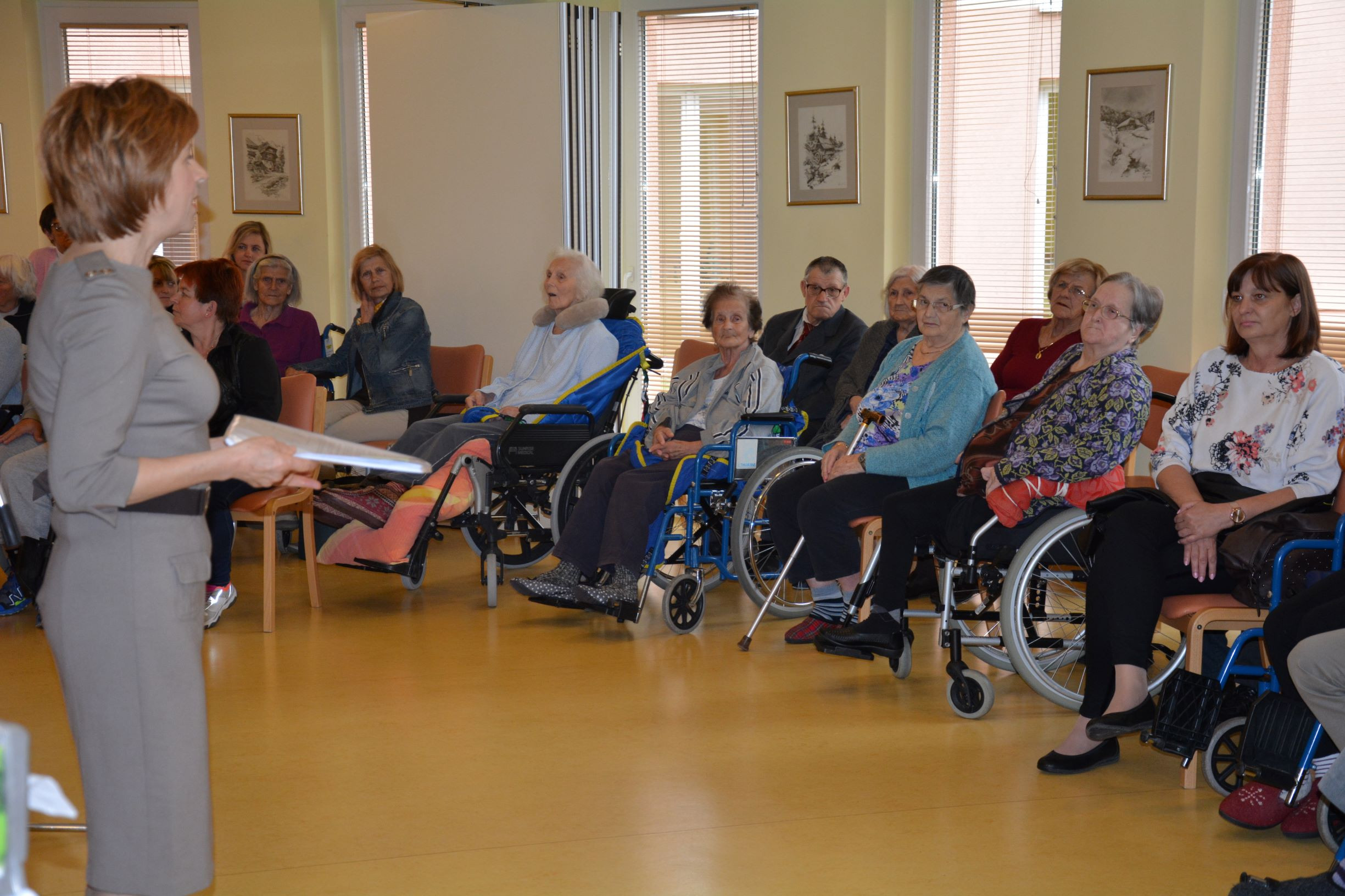 Klubi svojcev za skupini Mavrica in Modrijani