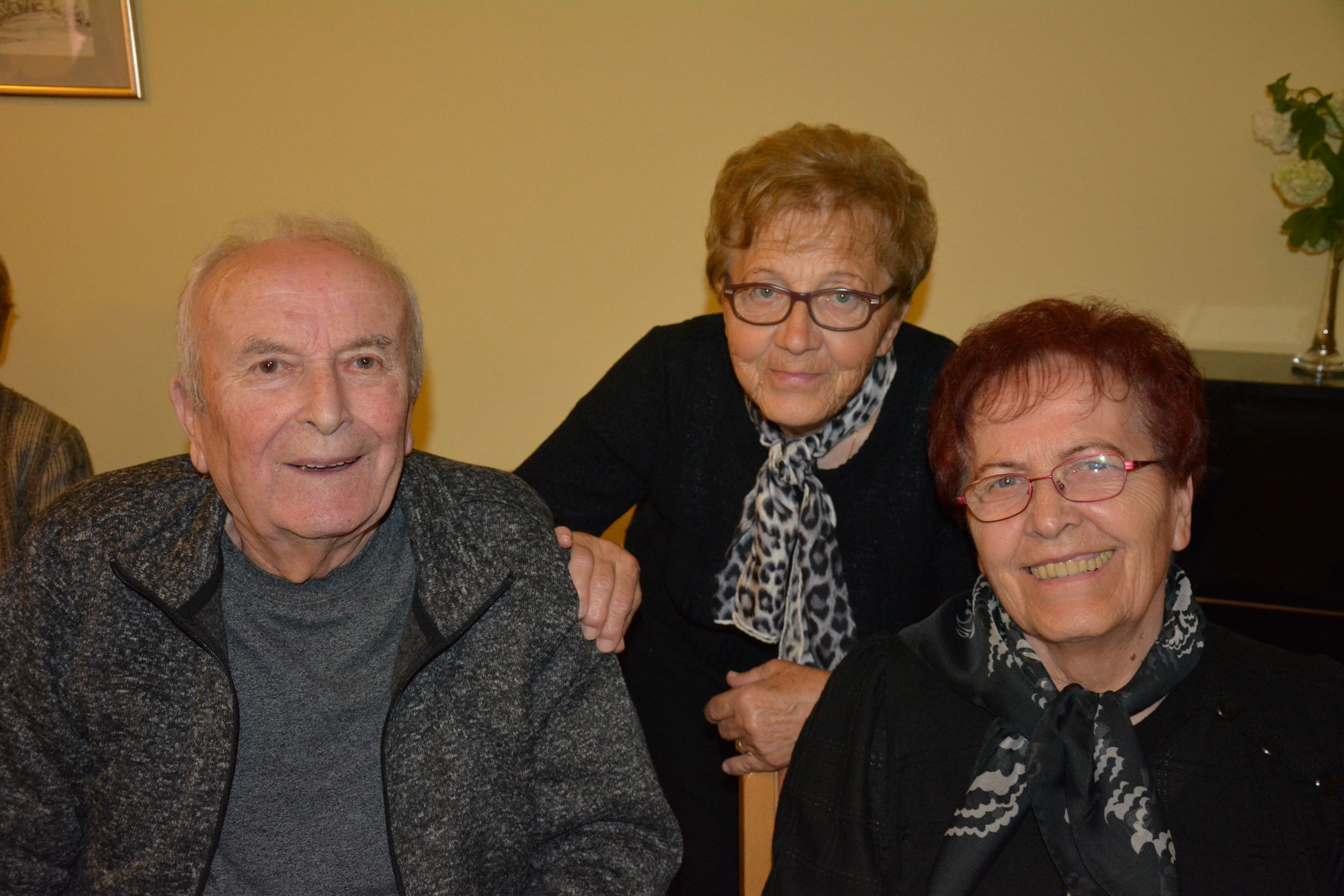 Klubi svojcev za skupini Mavrica in Modrijani