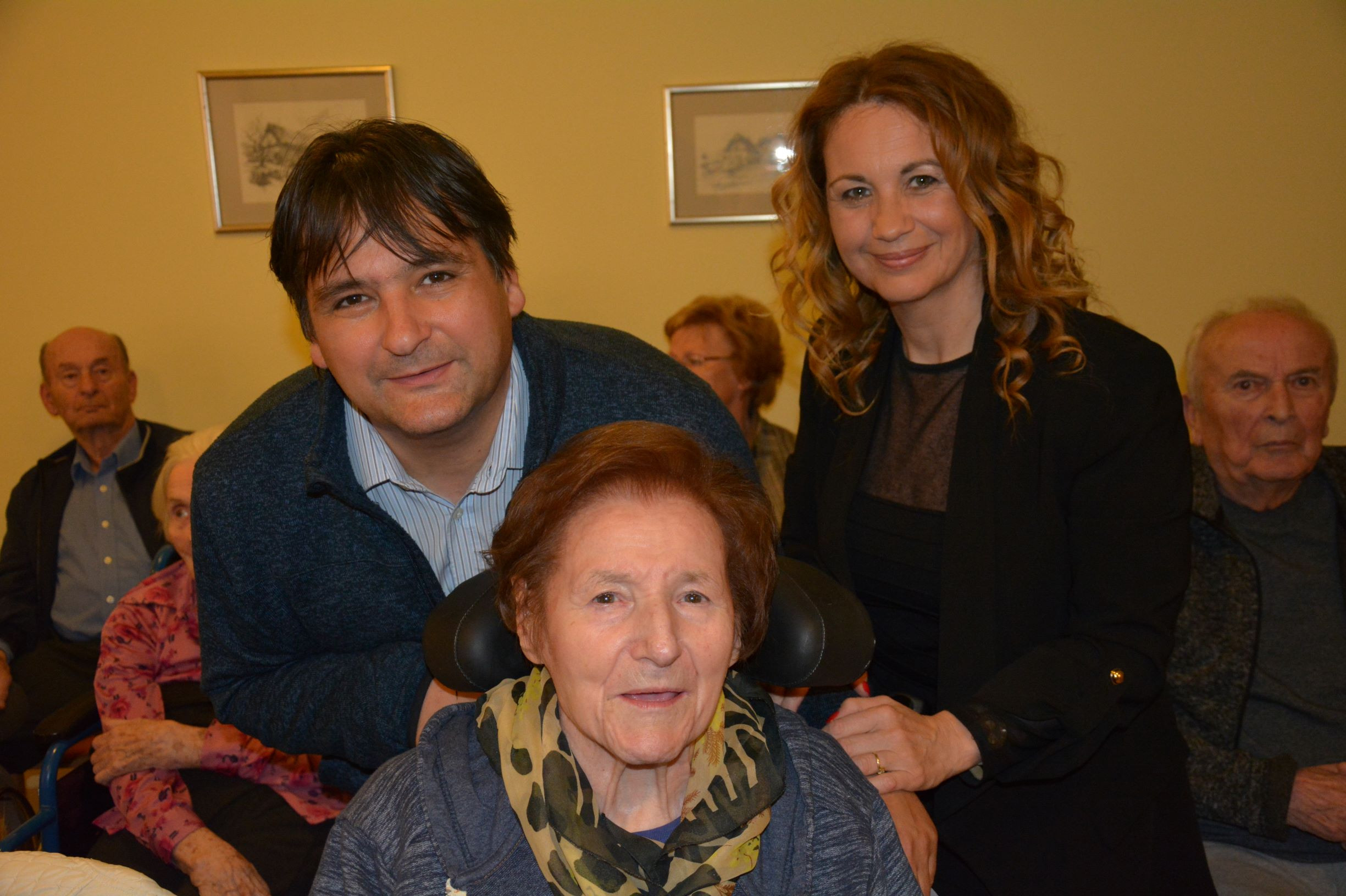 Klubi svojcev za skupini Mavrica in Modrijani