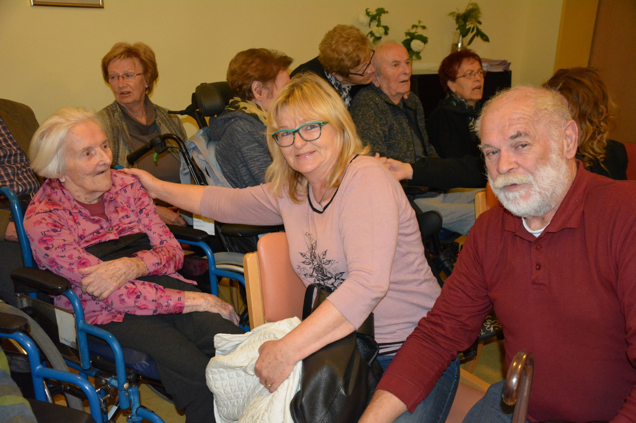 Klubi svojcev za skupini Mavrica in Modrijani