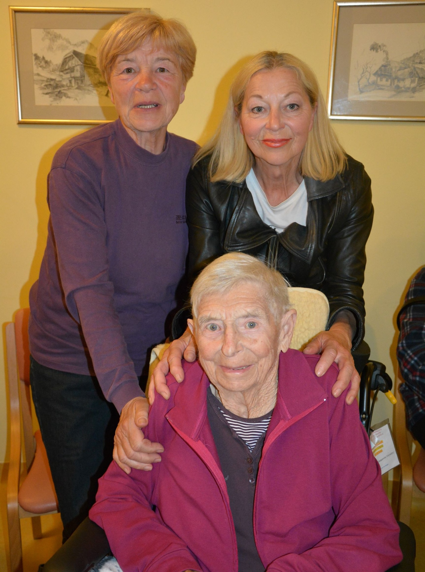 Klubi svojcev za skupini Mavrica in Modrijani