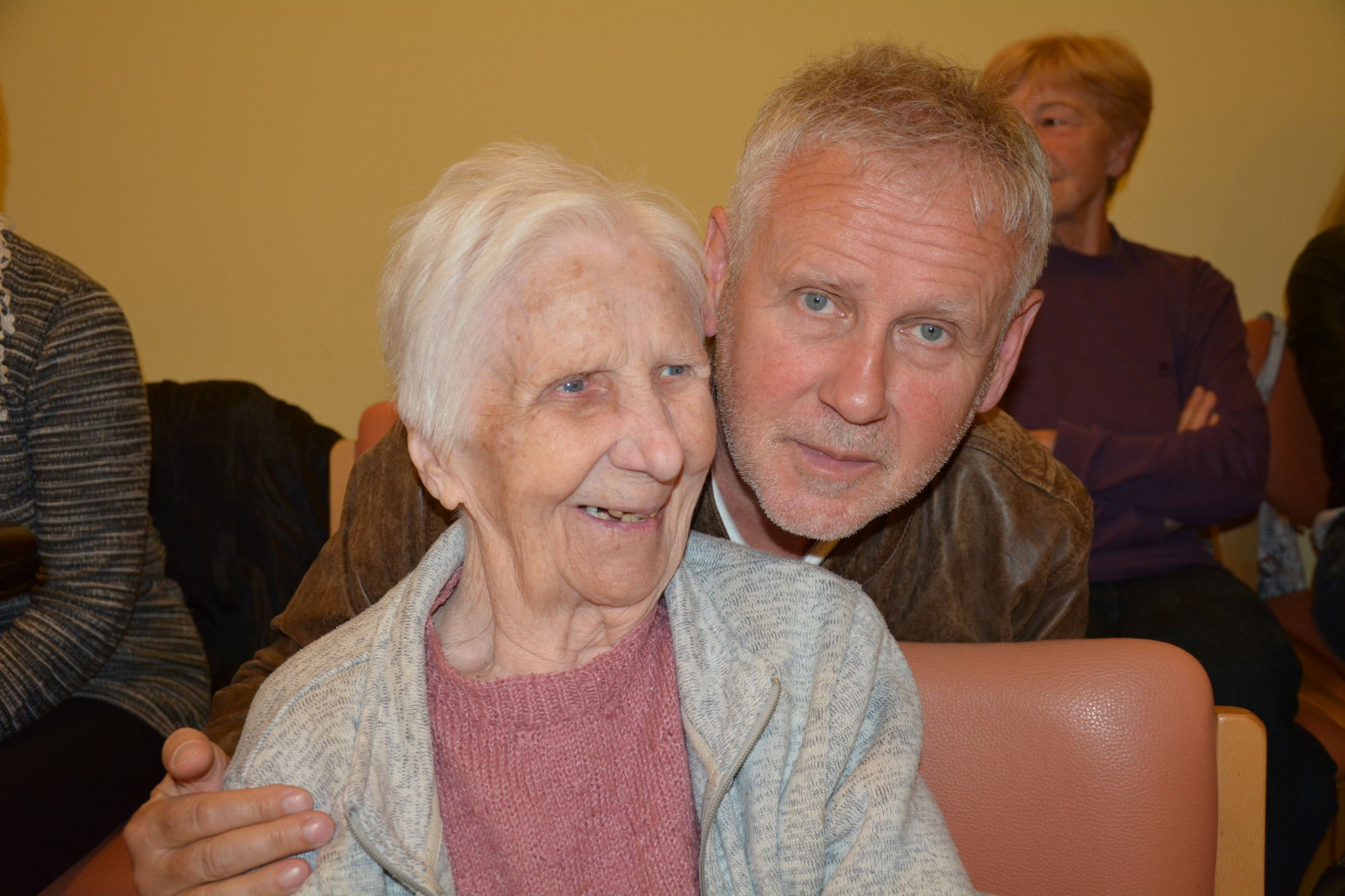 Klubi svojcev za skupini Mavrica in Modrijani