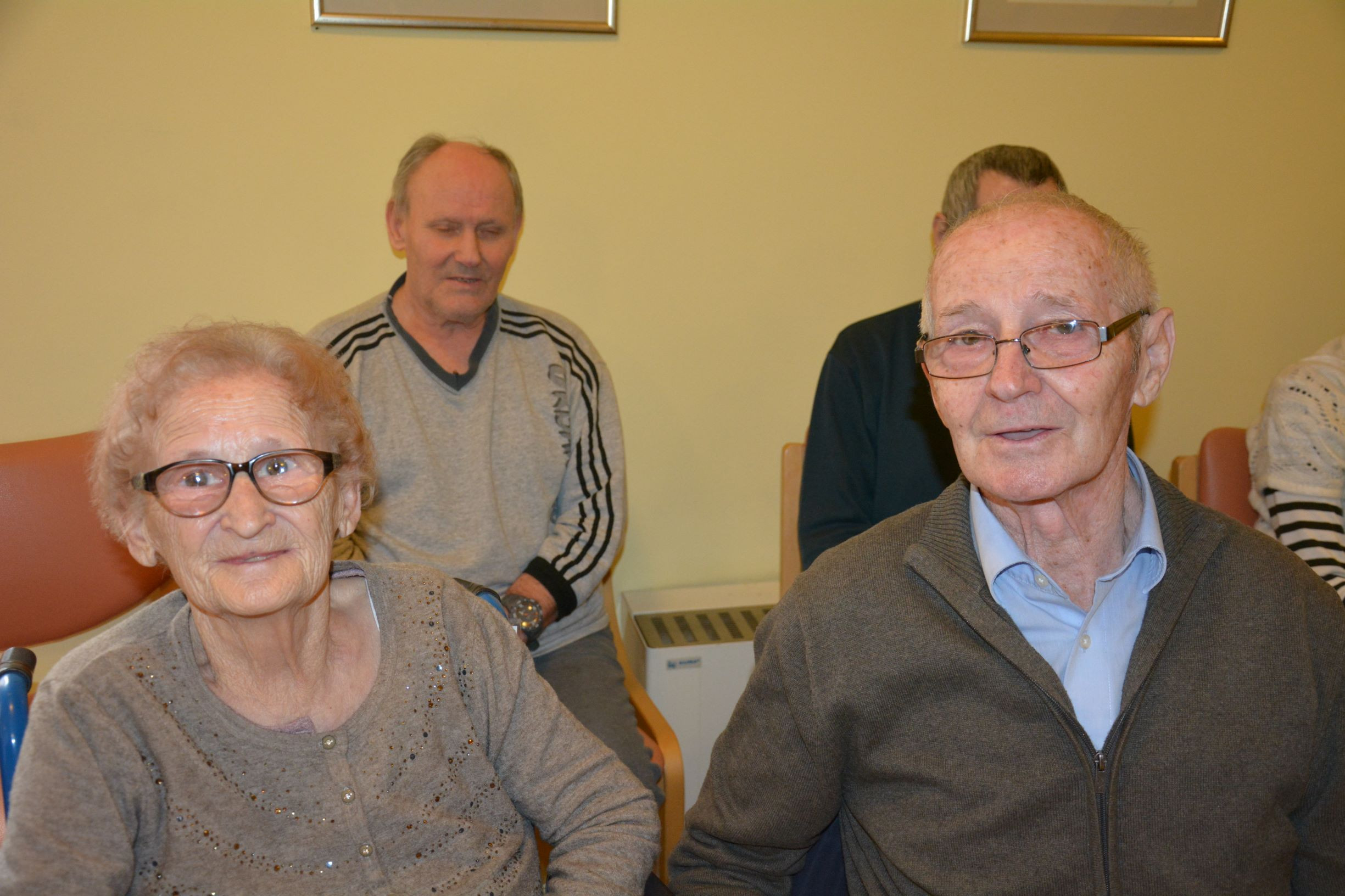 Klubi svojcev za skupini Mavrica in Modrijani