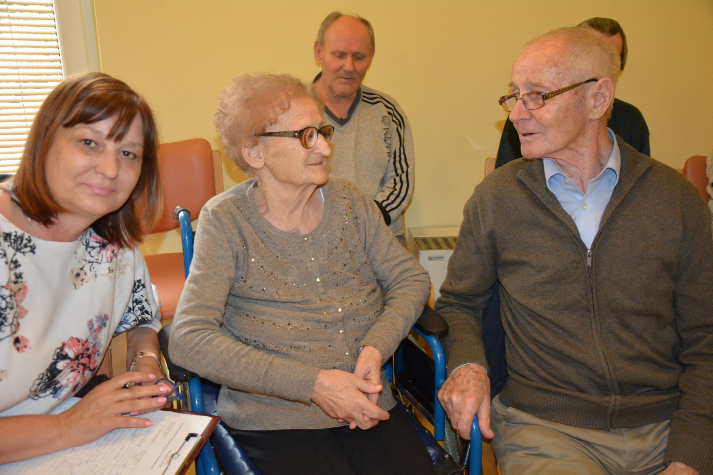 Klubi svojcev za skupini Mavrica in Modrijani