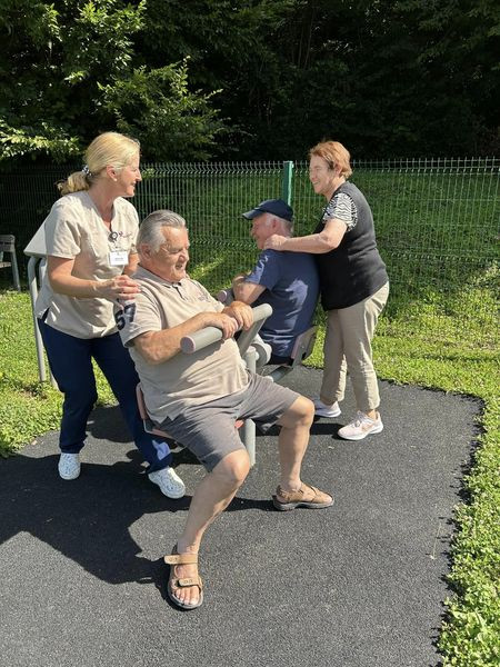 Lep je ta dan, steci z mano ven!