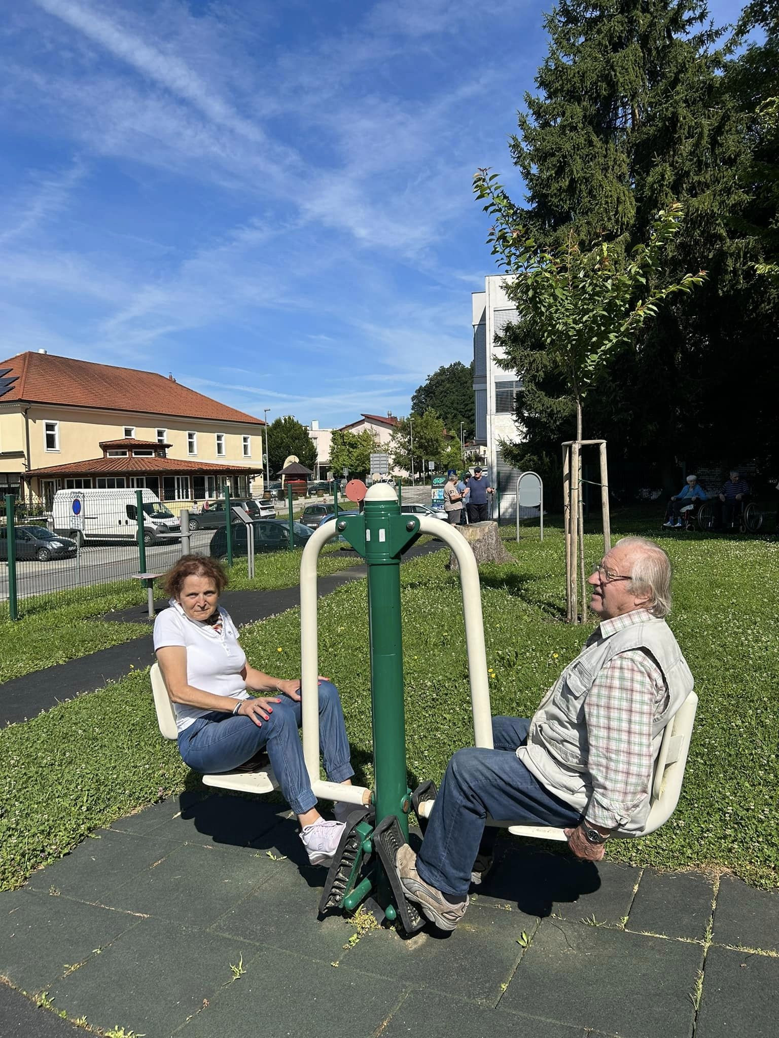 Lep je ta dan, steci z mano ven!