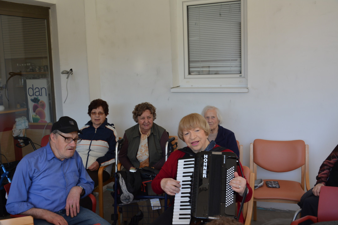 Ličkanje in tetka jesen