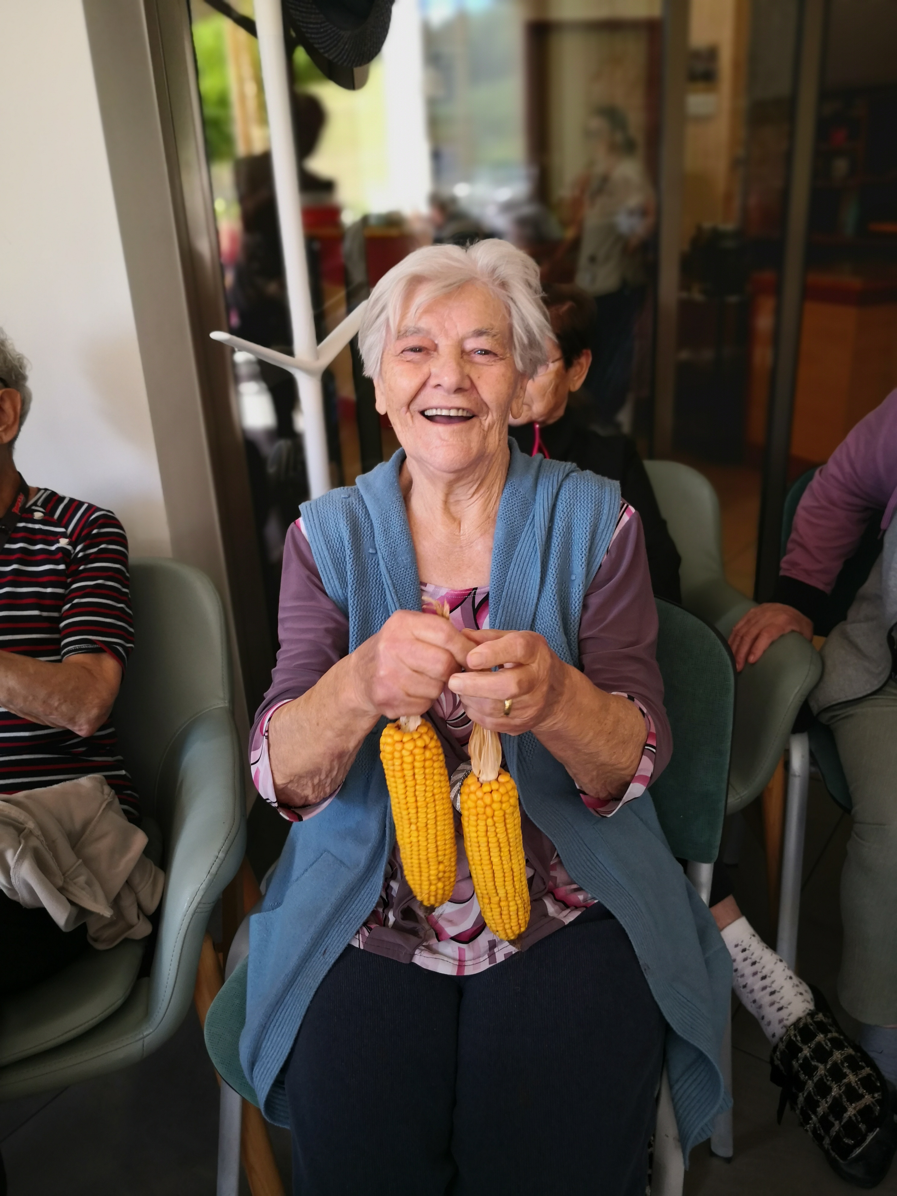 Ličkanje ob harmoniki, pesmi in petju
