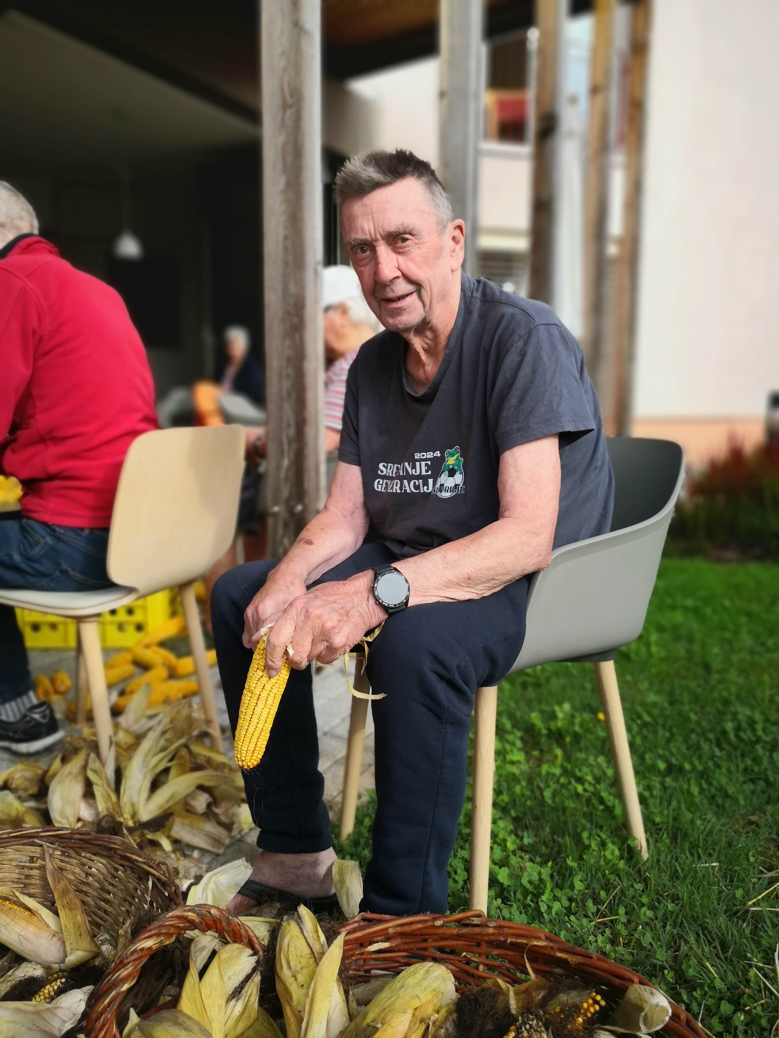 Ličkanje ob harmoniki, pesmi in petju