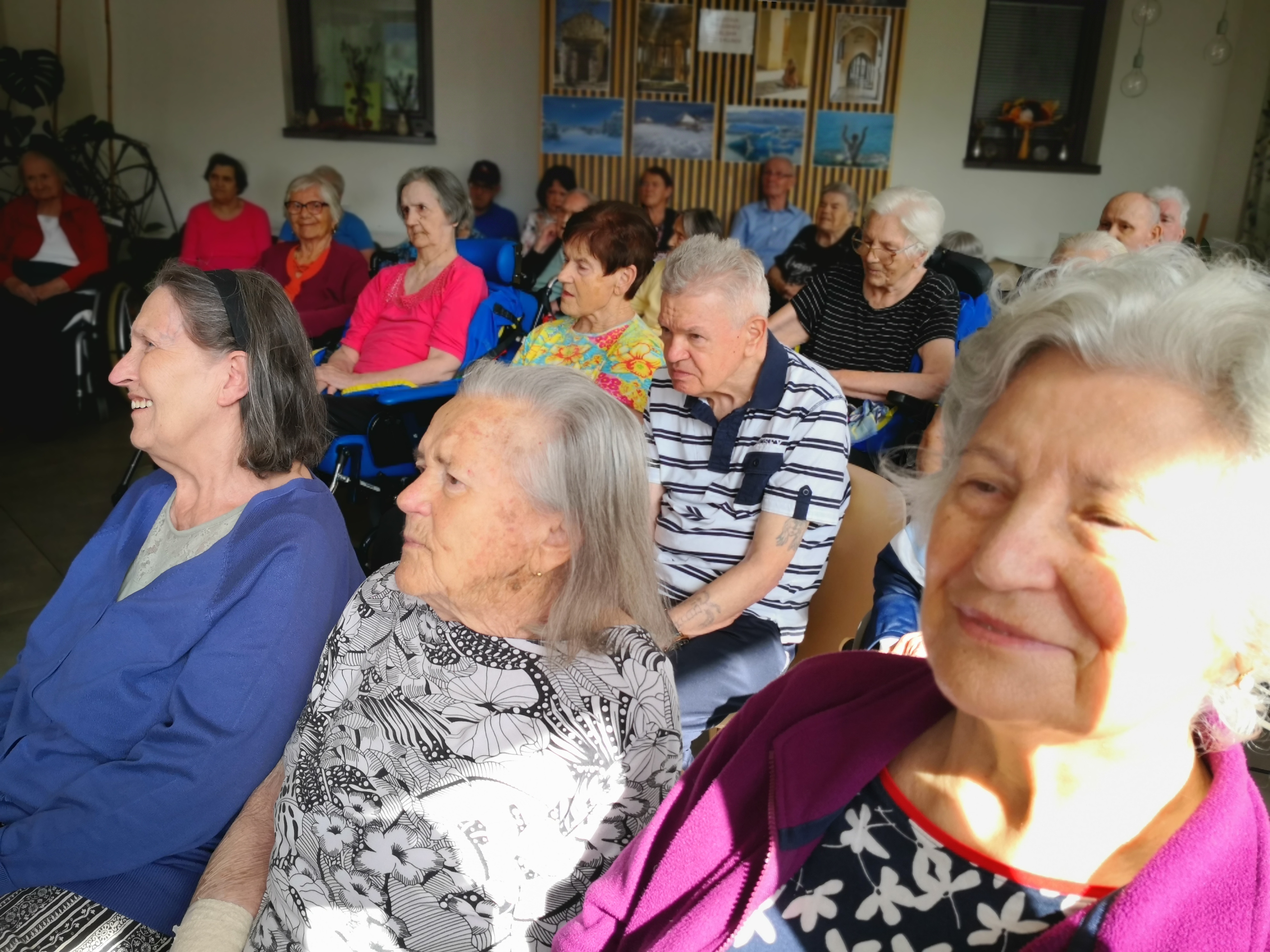 Ljudske pevke Taščice iz Vojnika razveselile stanovalce