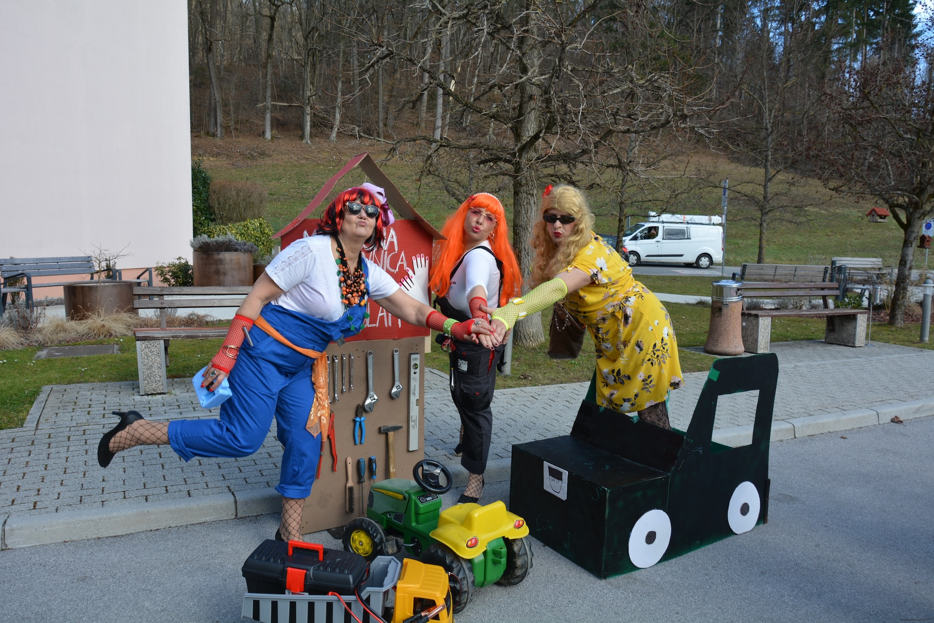 Maškare, maškare....