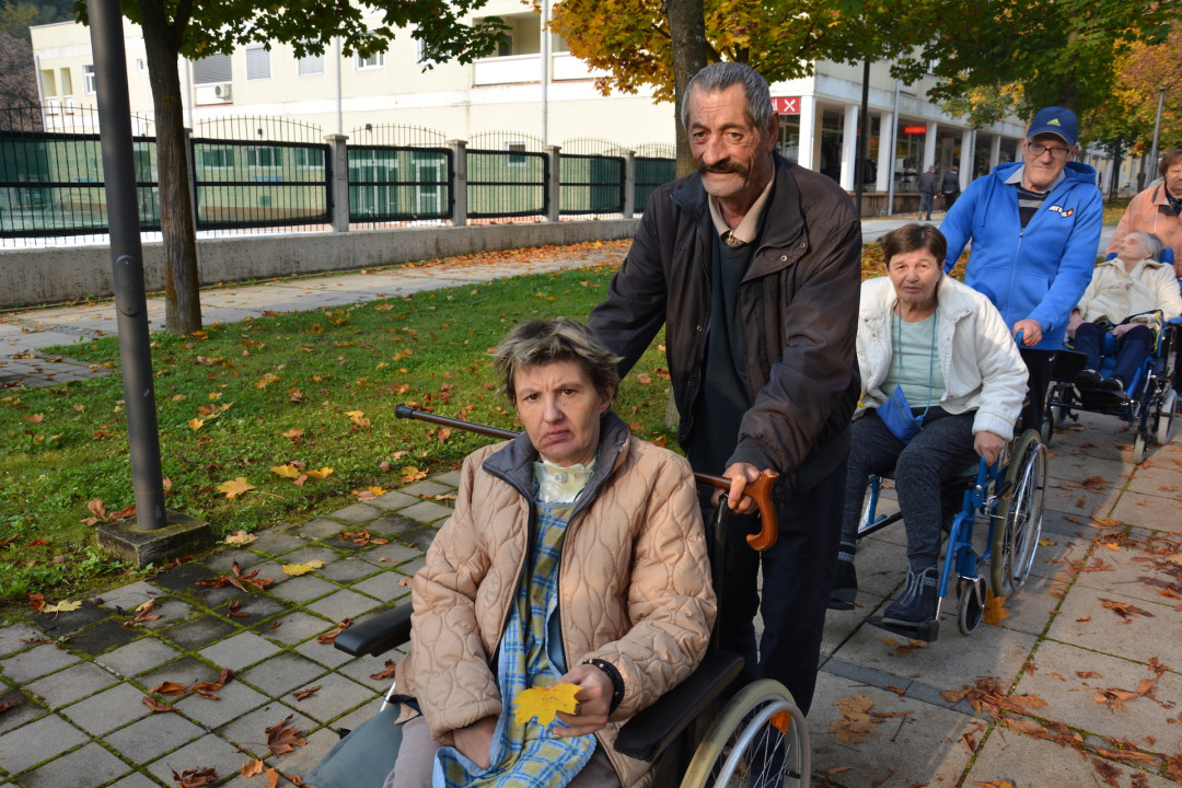 Modrijani na jesenskem sprehodu