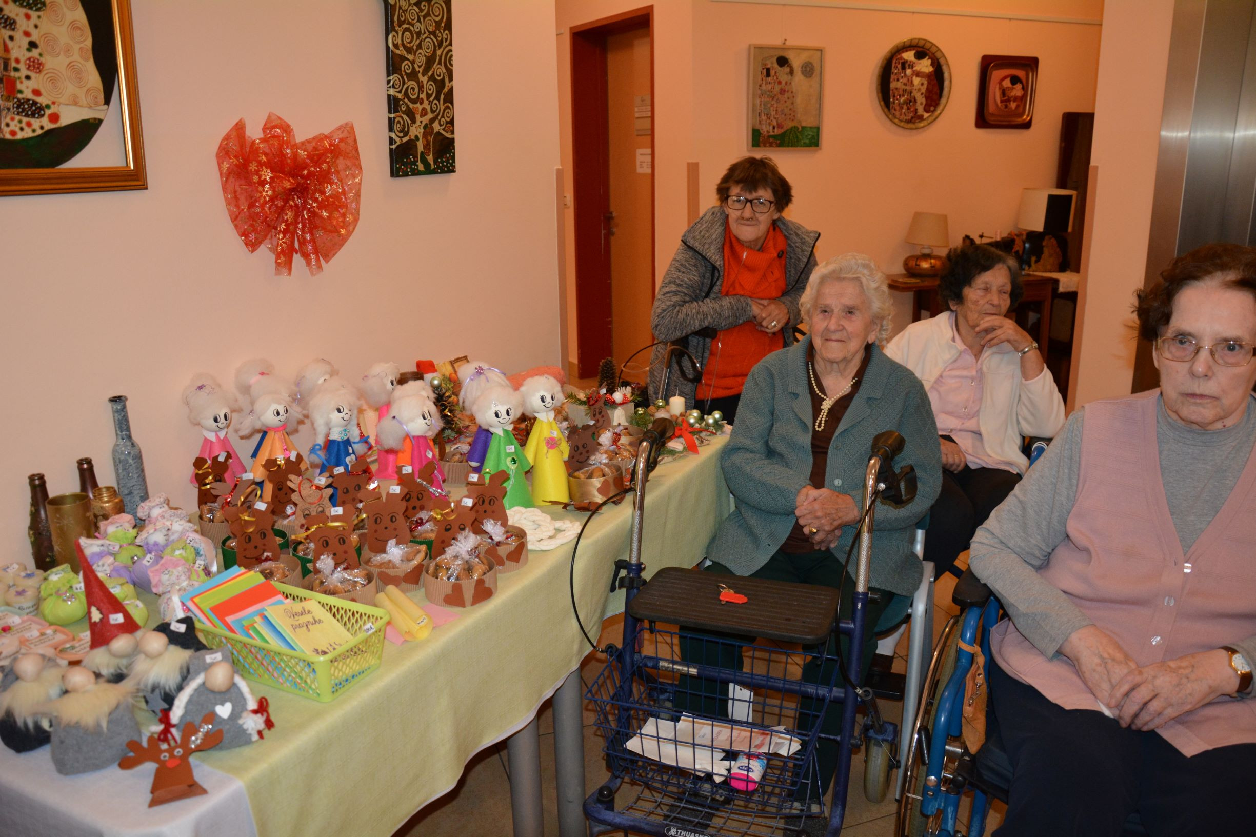 Na ogled postavili božično – novoletne ustvarjalnosti
