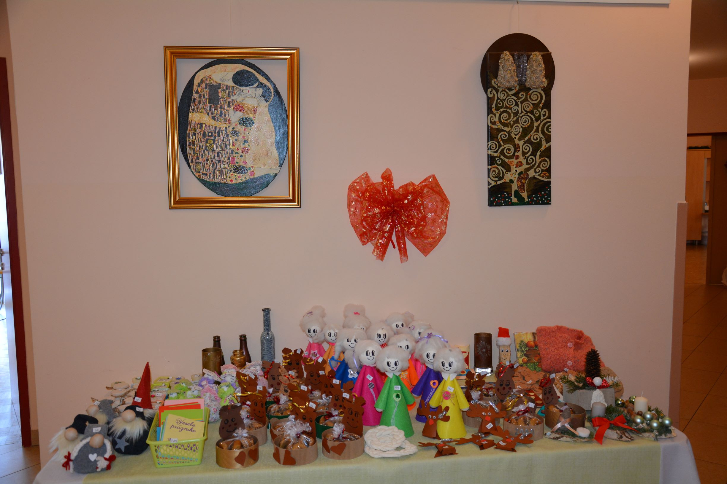 Na ogled postavili božično – novoletne ustvarjalnosti