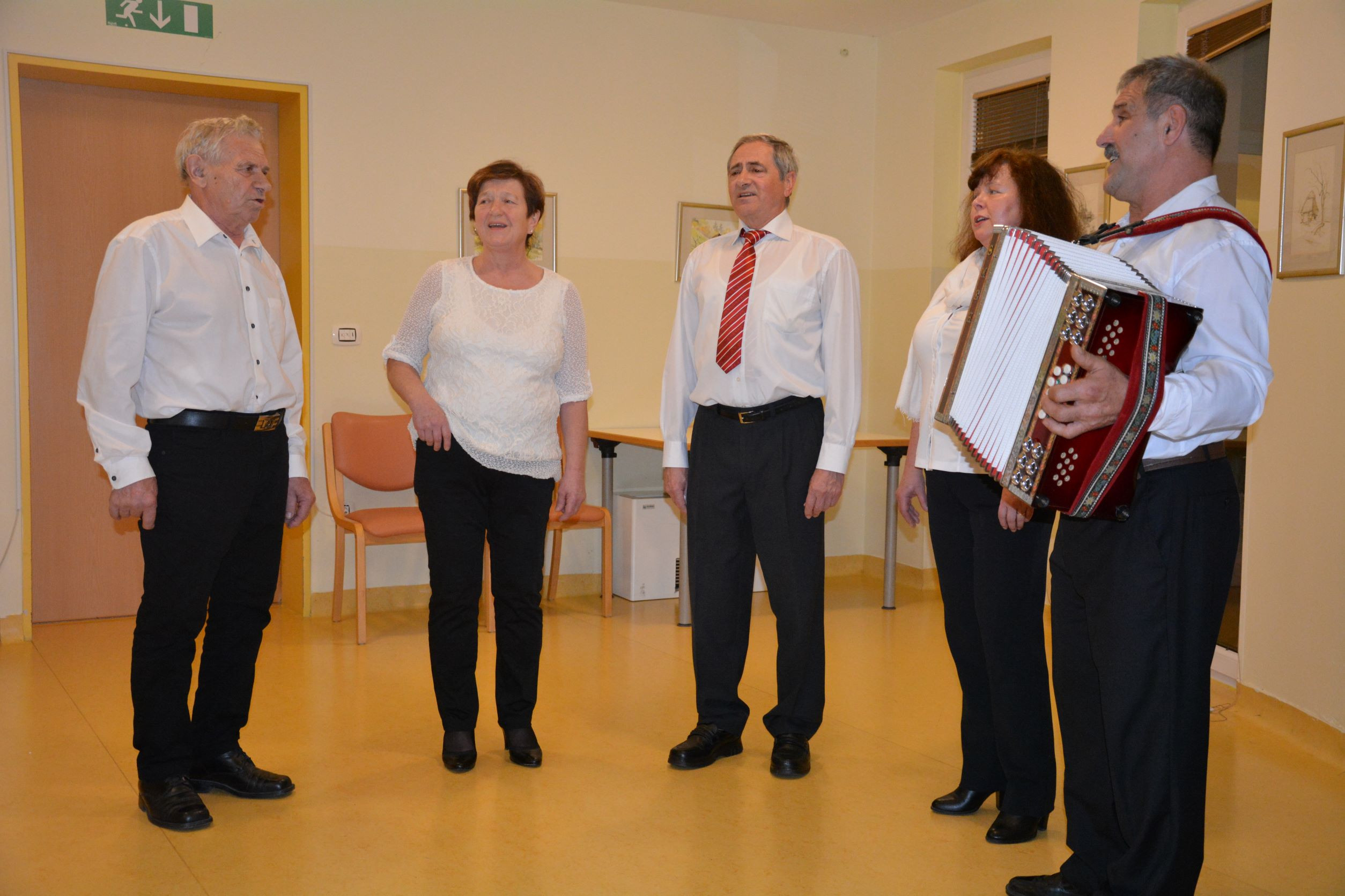 Nastop skupin Šentrog ter Šentviških 5