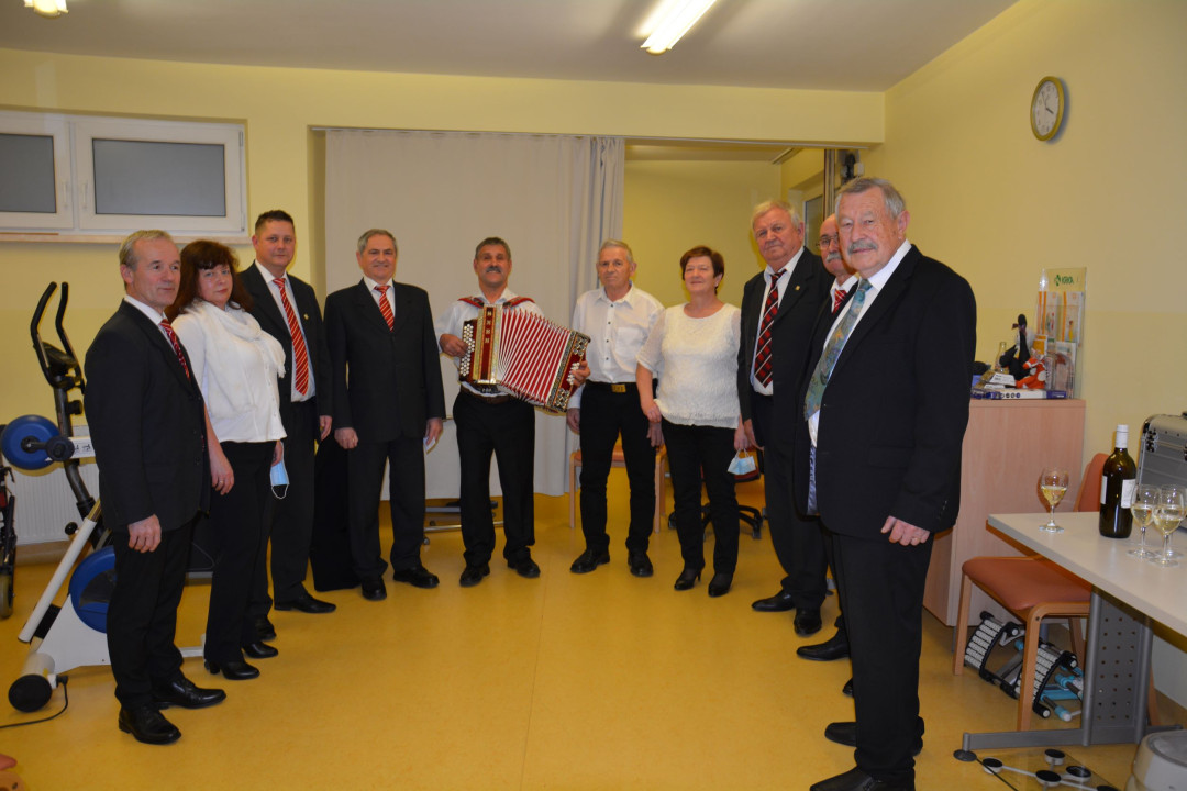 Nastop skupin Šentrog ter Šentviških 5