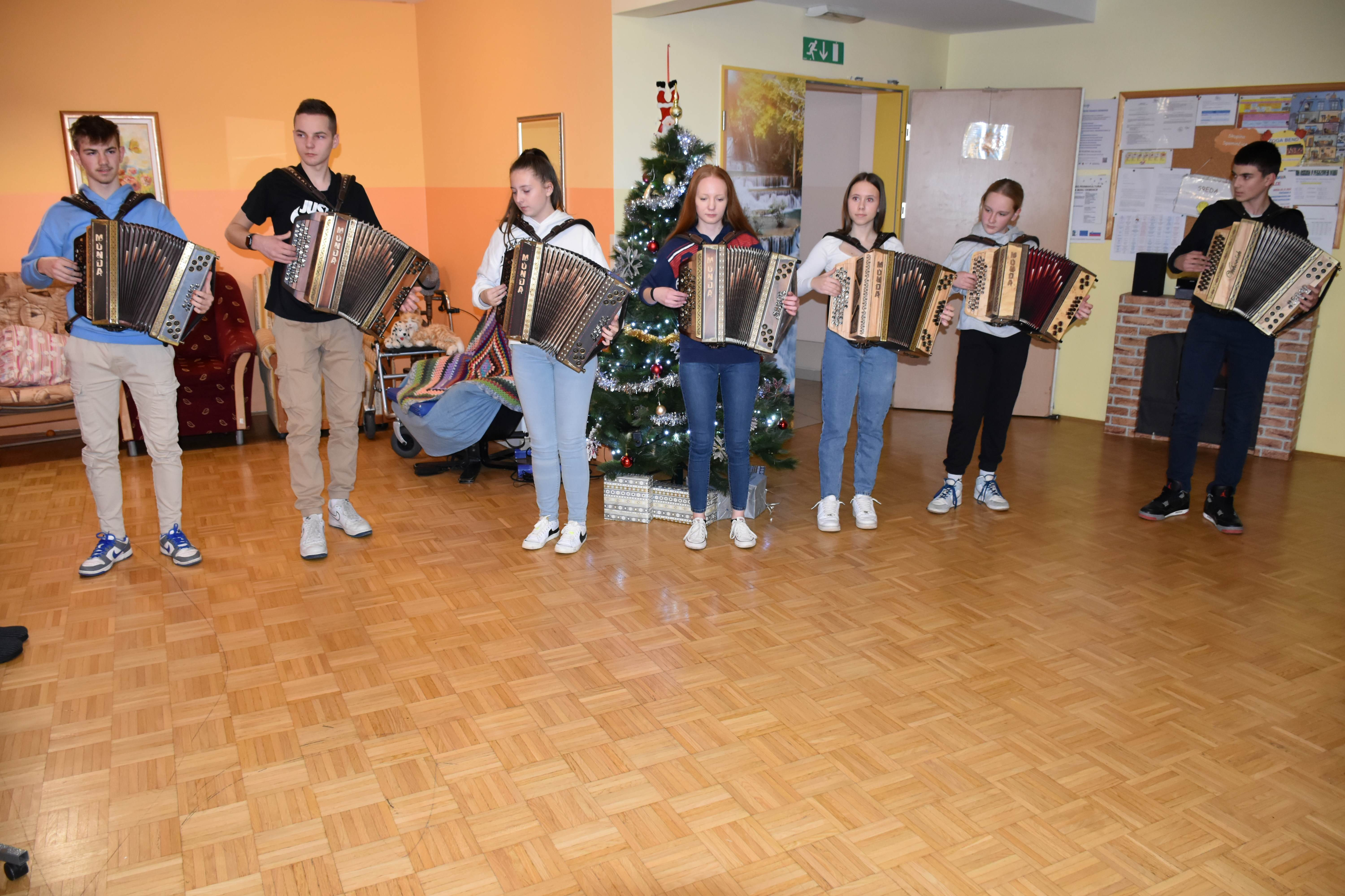 Novoletna zabava stanovalcev