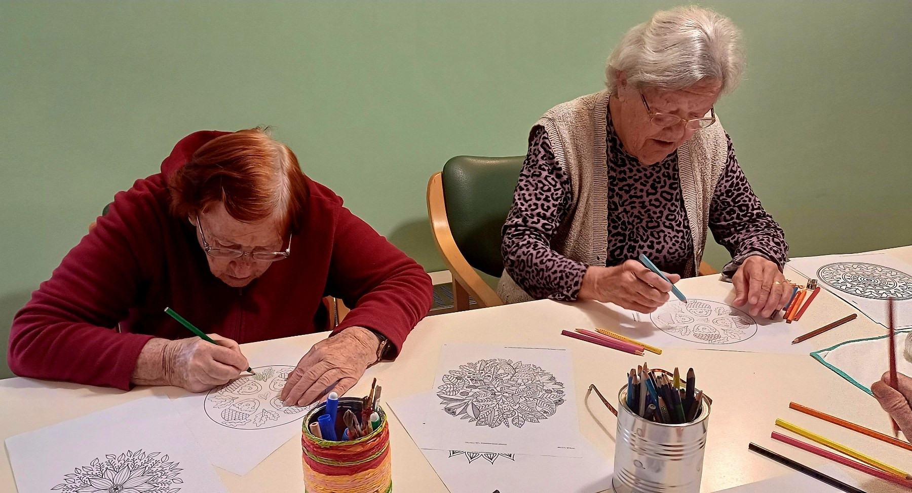 ◦◉✿ Risanje mandal in petje pesmi ✿◉◦