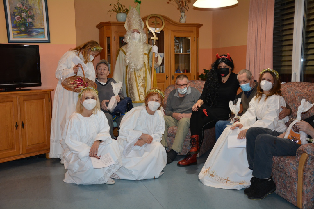 Obisk Miklavža, angelov in parklja