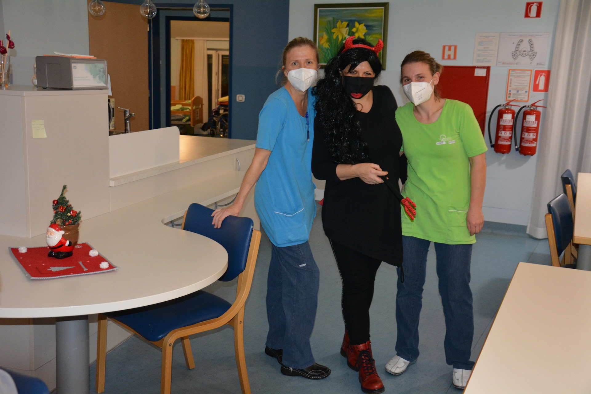 Obisk Miklavža, angelov in parklja