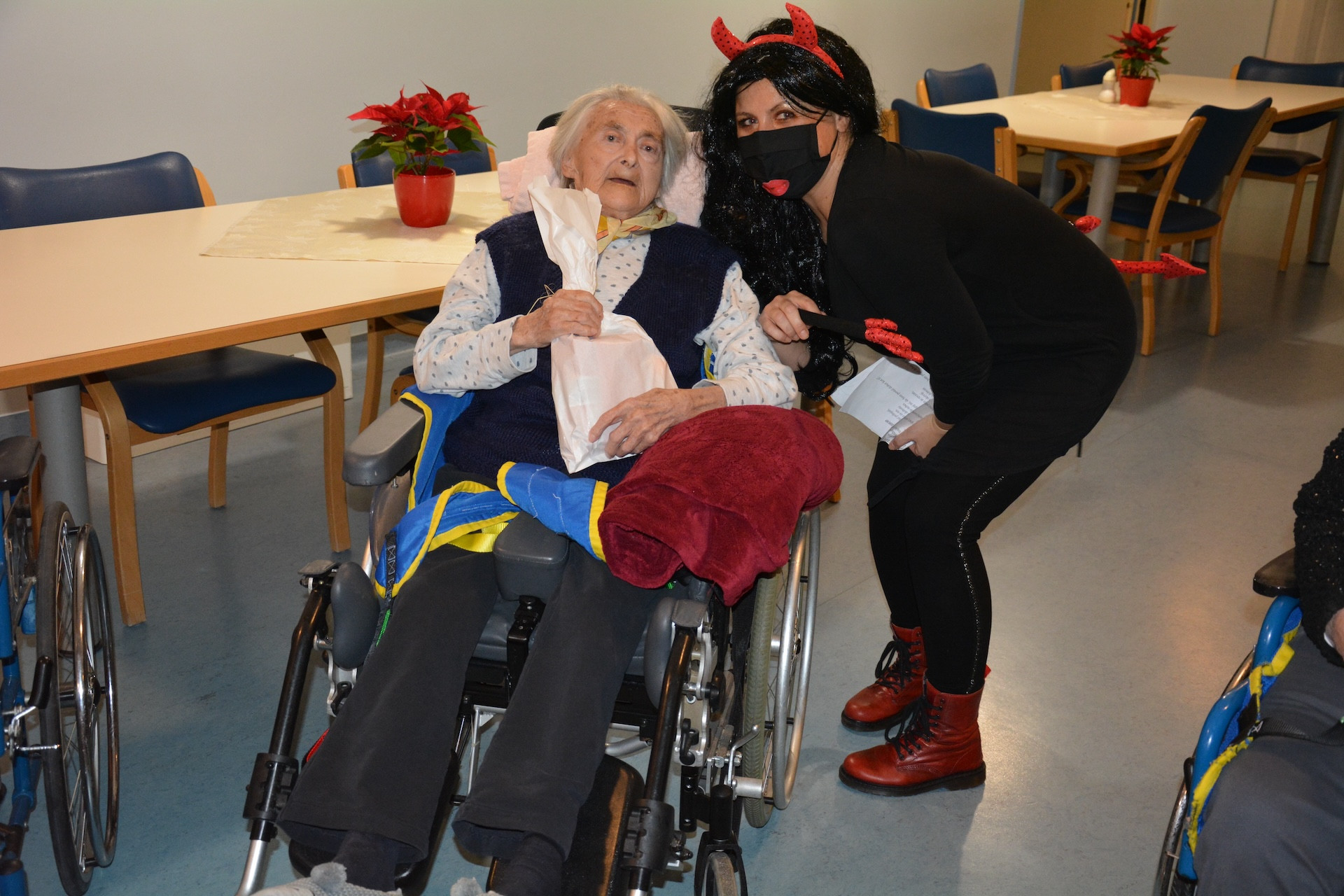 Obisk Miklavža, angelov in parklja