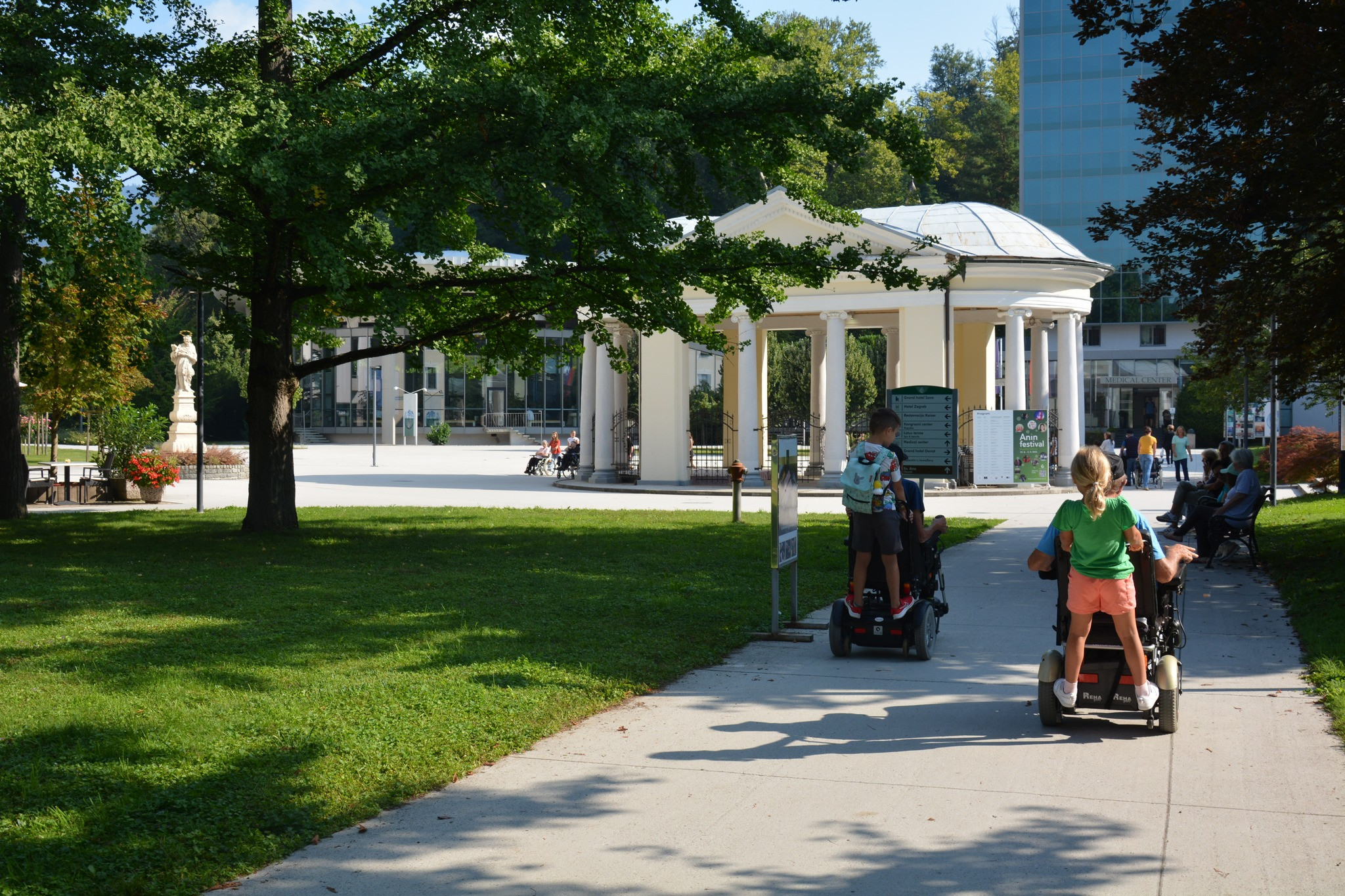 Obisk otrok zaposlenih