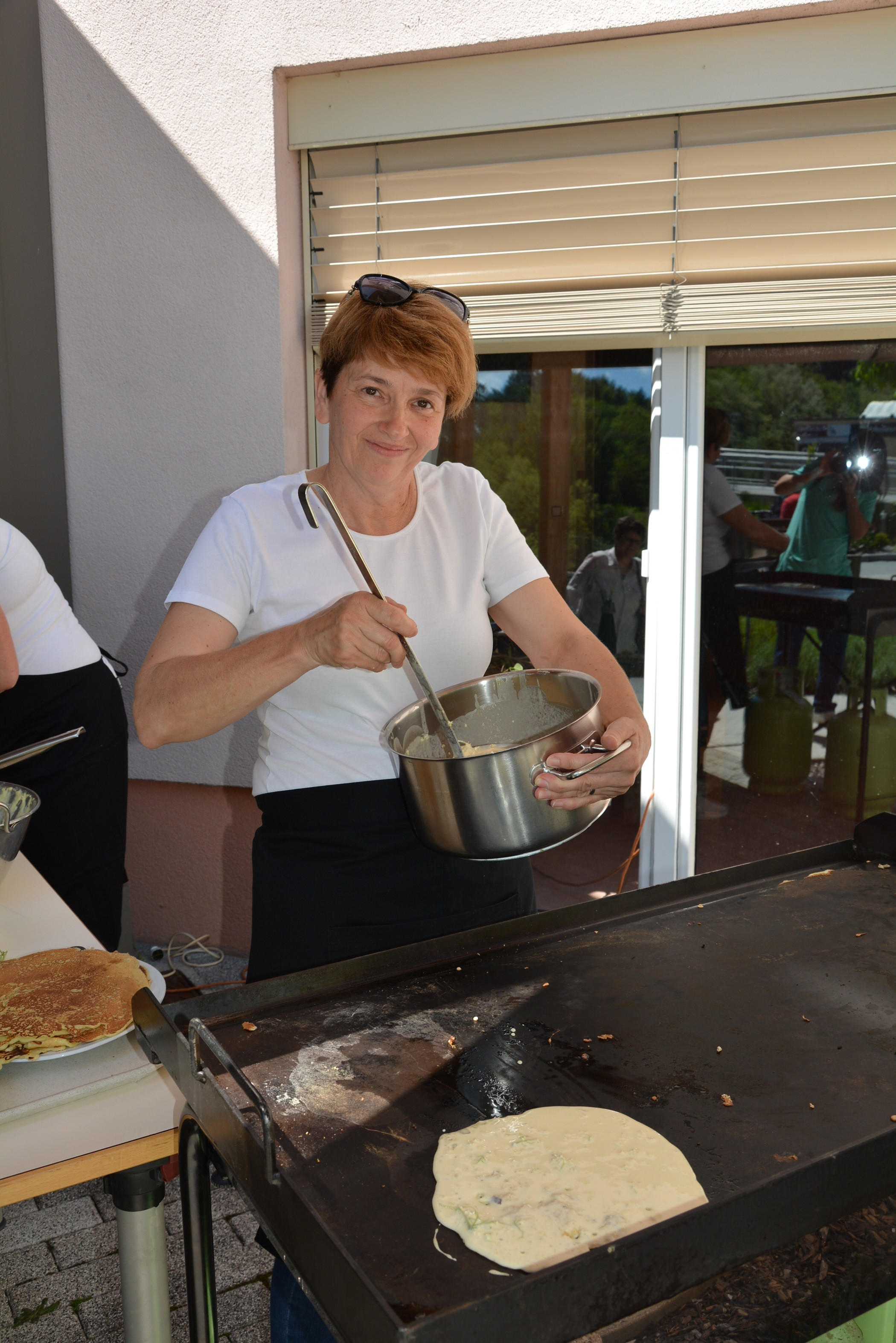 Odprta kuhinja z bezgom