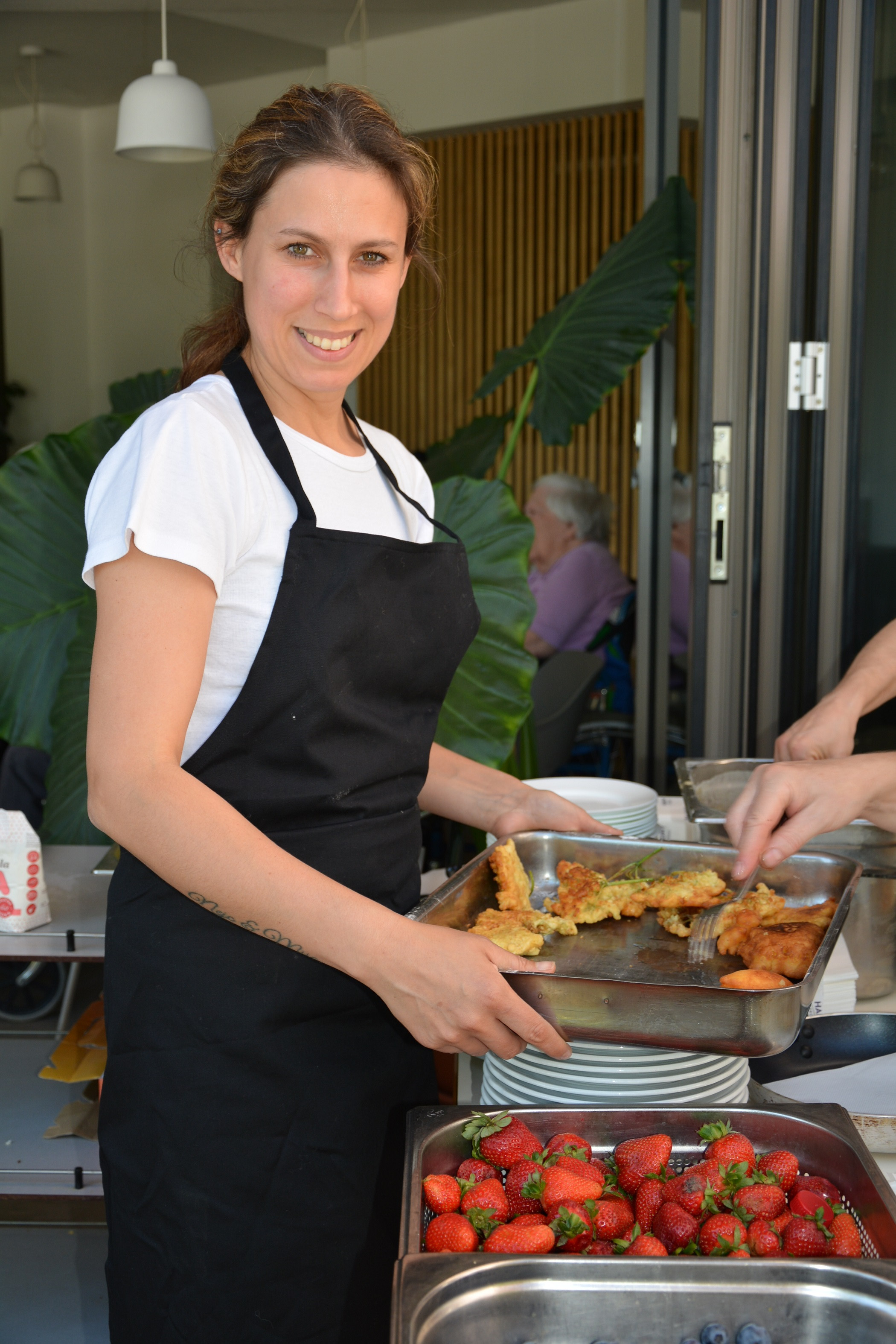 Odprta kuhinja z bezgom