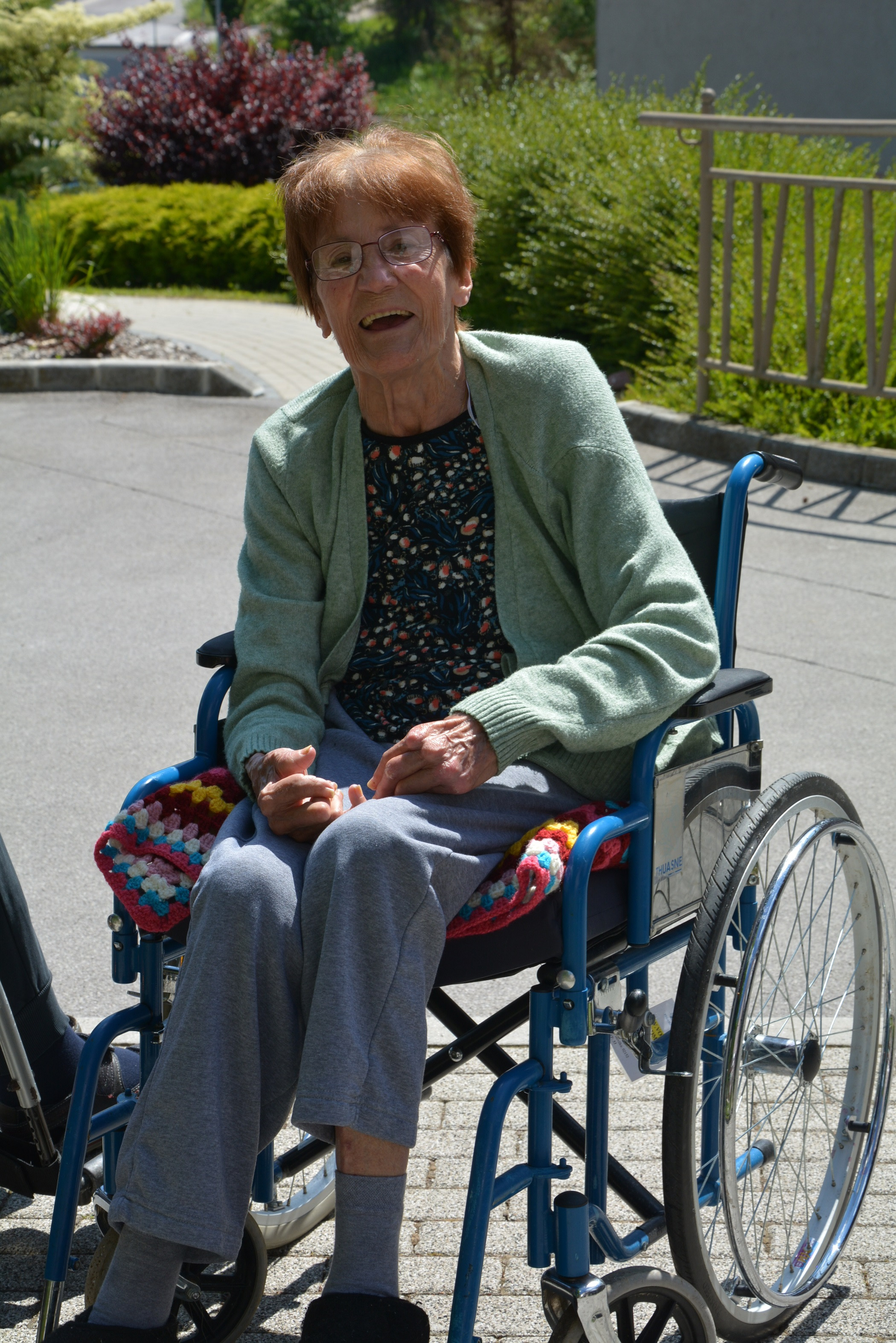 Odprta kuhinja z bezgom