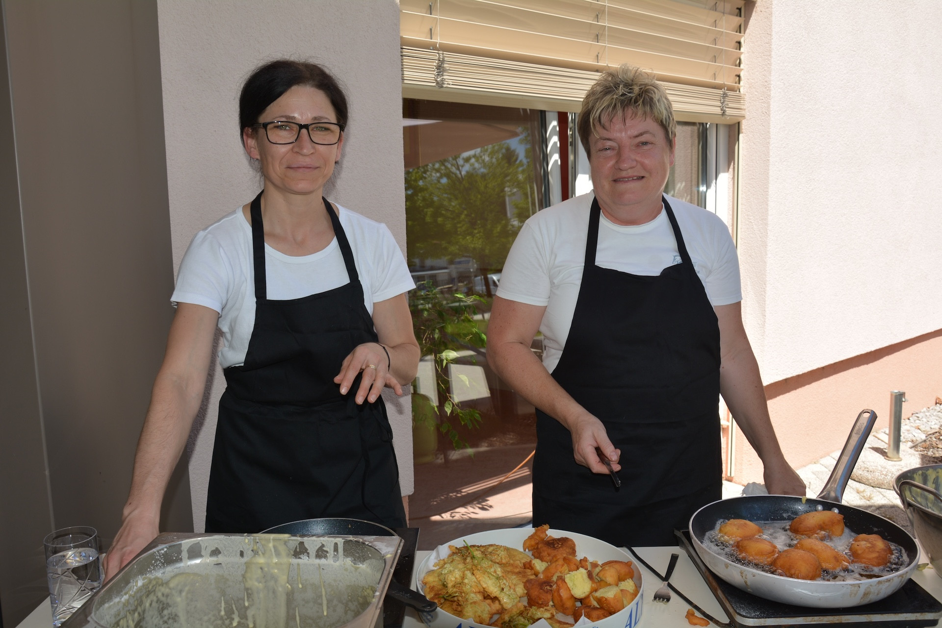 Odprta kuhinja z bezgom