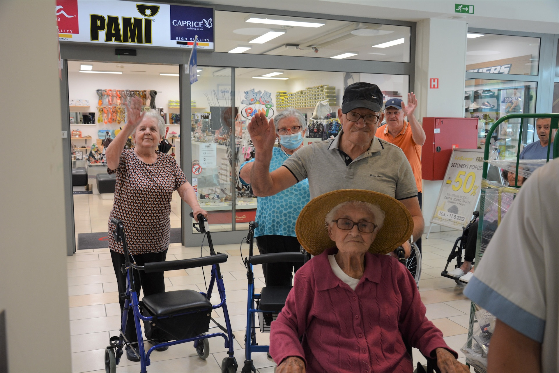 Ogledali smo si razstavo: Val Vavpotič Lorber - makete modelskih železnic