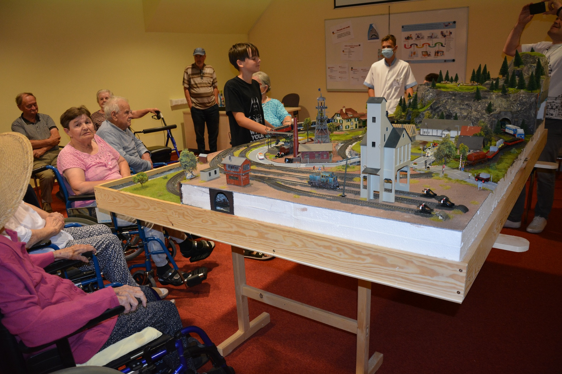 Ogledali smo si razstavo: Val Vavpotič Lorber - makete modelskih železnic