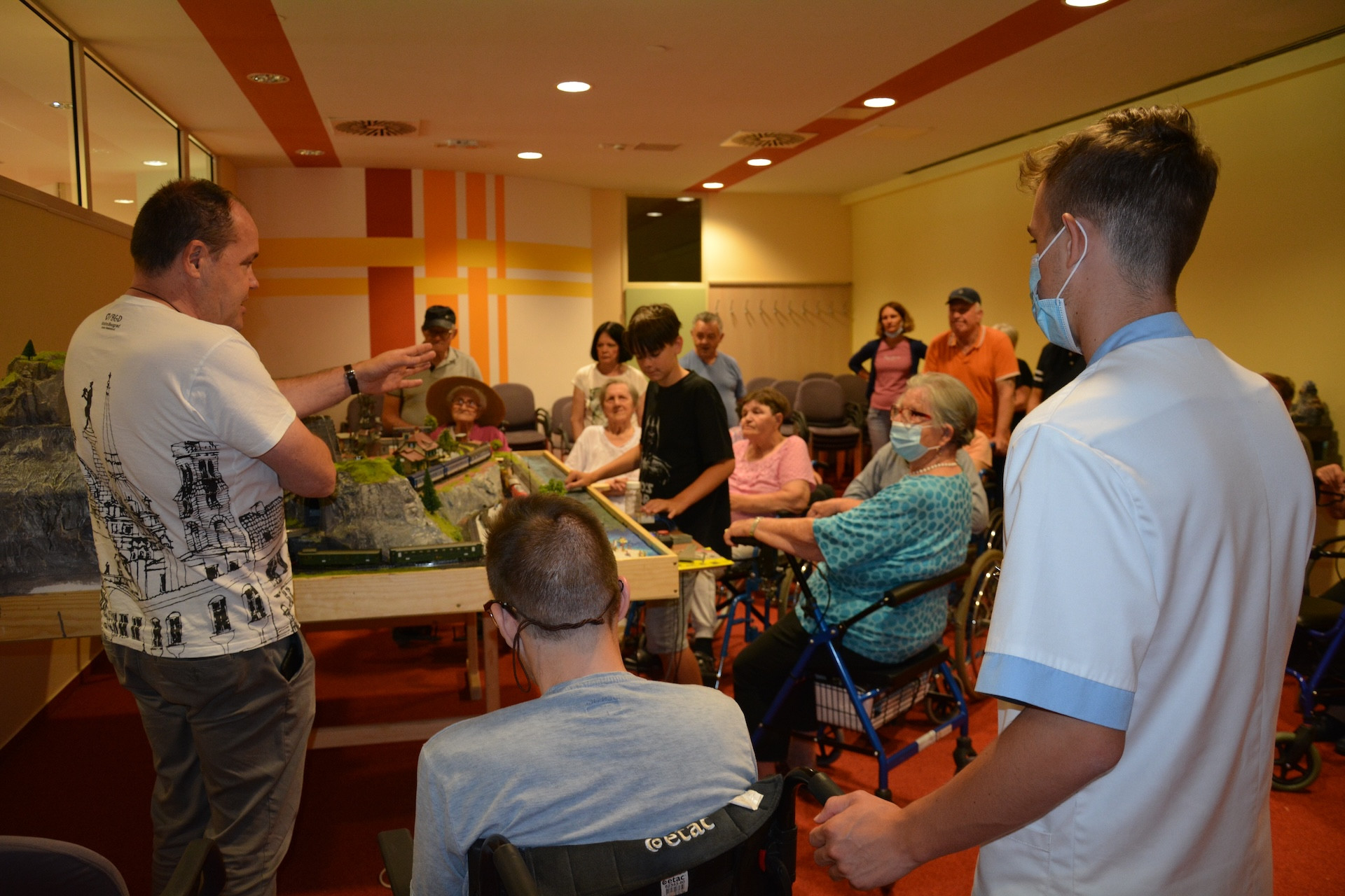 Ogledali smo si razstavo: Val Vavpotič Lorber - makete modelskih železnic