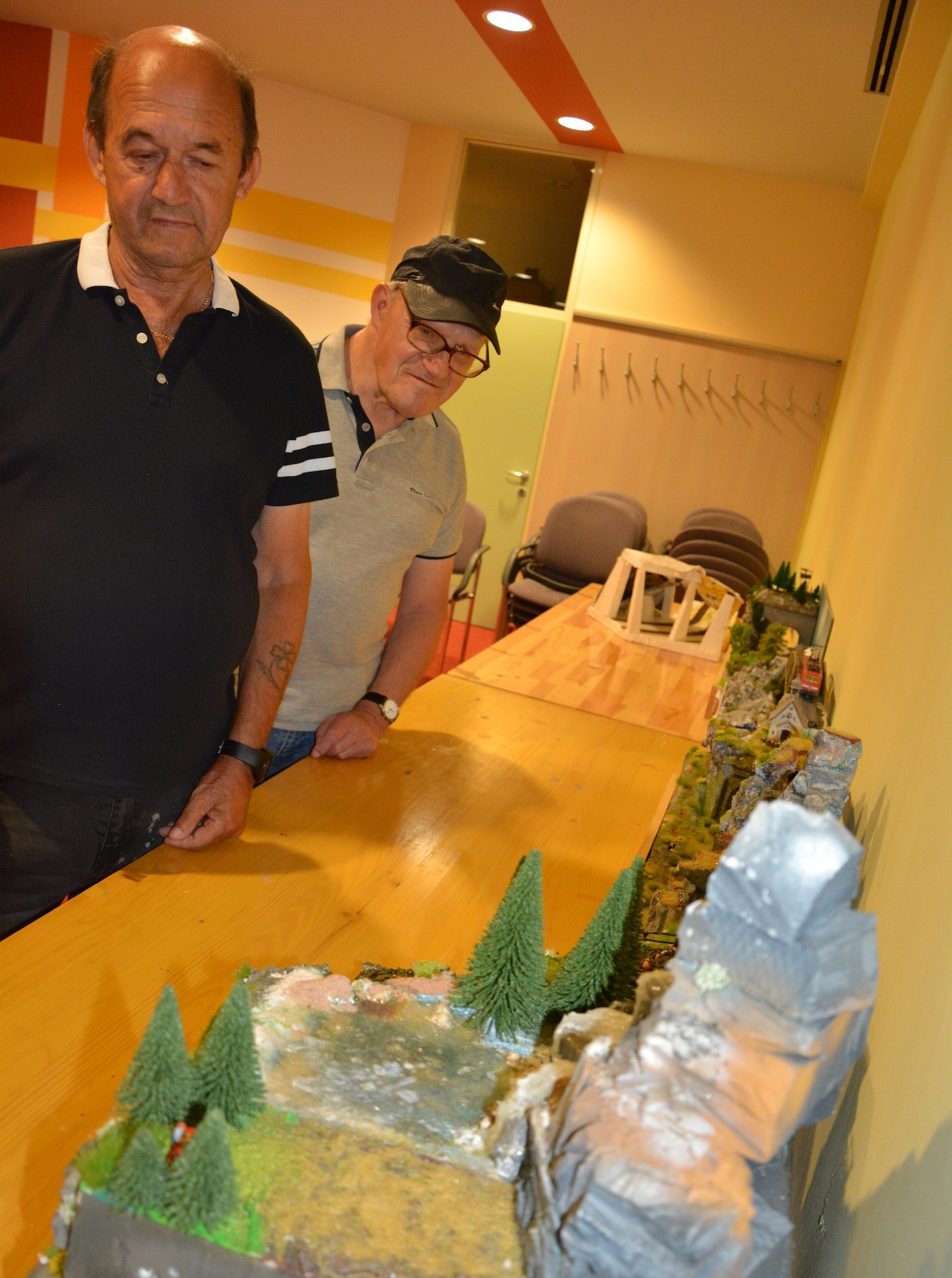 Ogledali smo si razstavo: Val Vavpotič Lorber - makete modelskih železnic