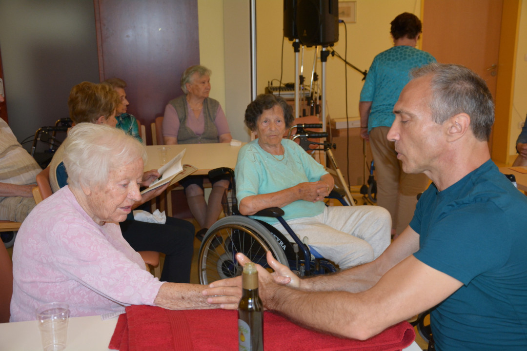 Oksi vital – predstavitev masaže dlani