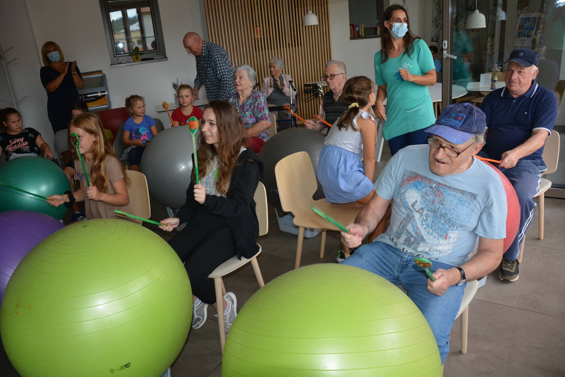 Otroci zaposlenih na obisku v Pegazovem domu