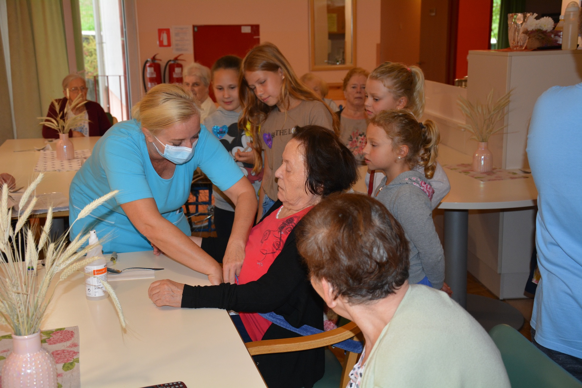 Otroci zaposlenih na obisku v Pegazovem domu