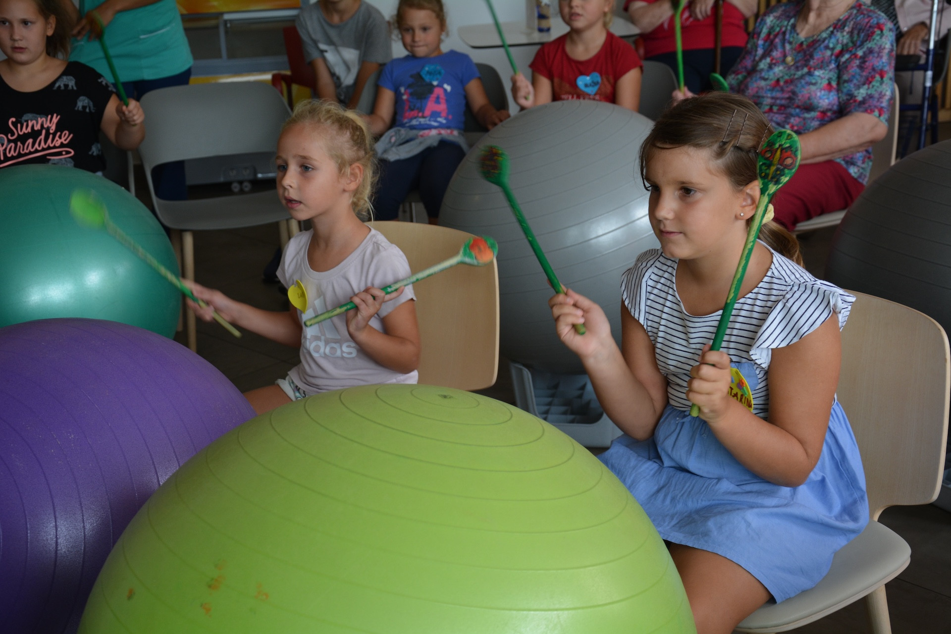 Otroci zaposlenih na obisku v Pegazovem domu